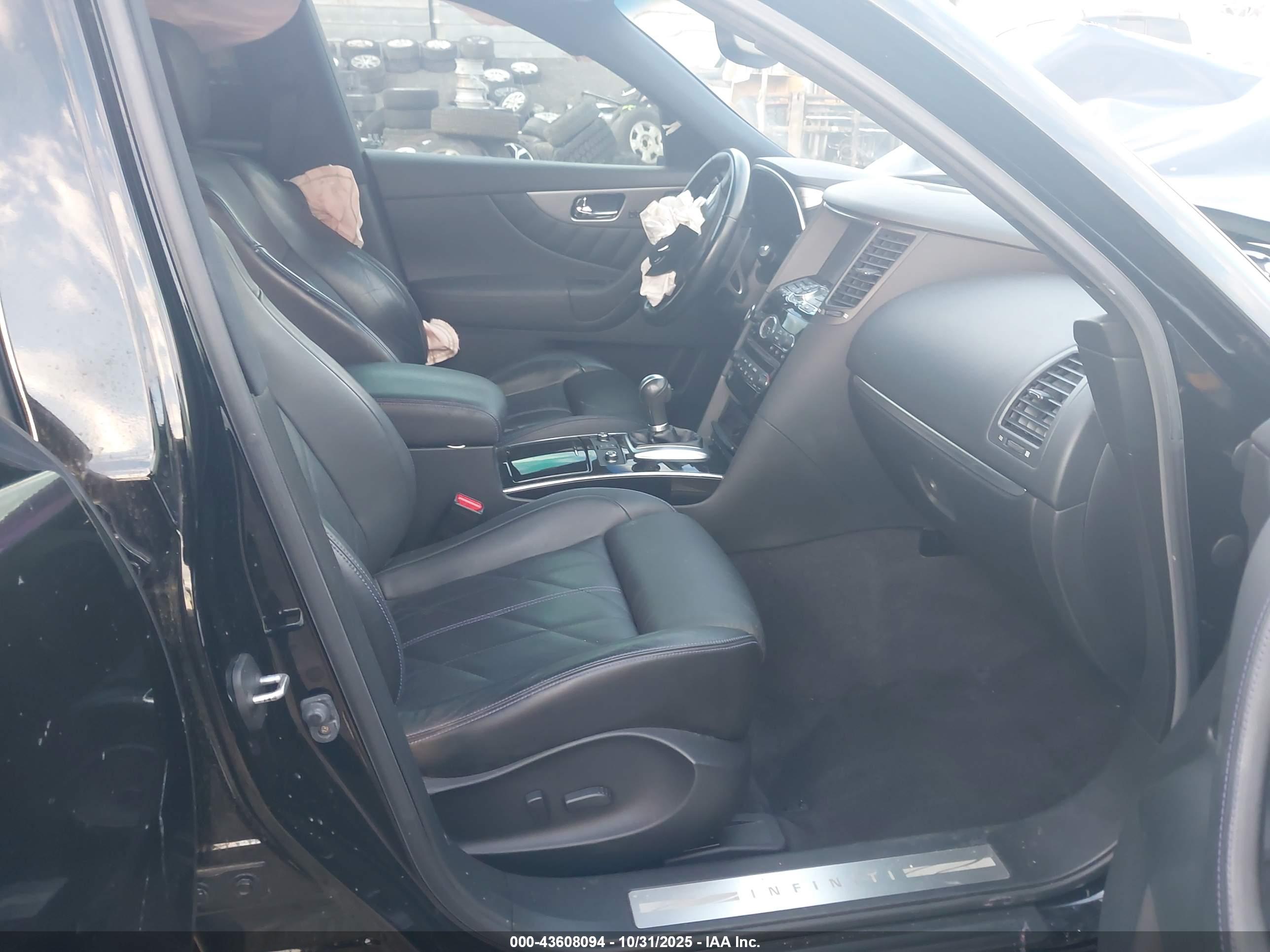 INFINITI QX70 image 5