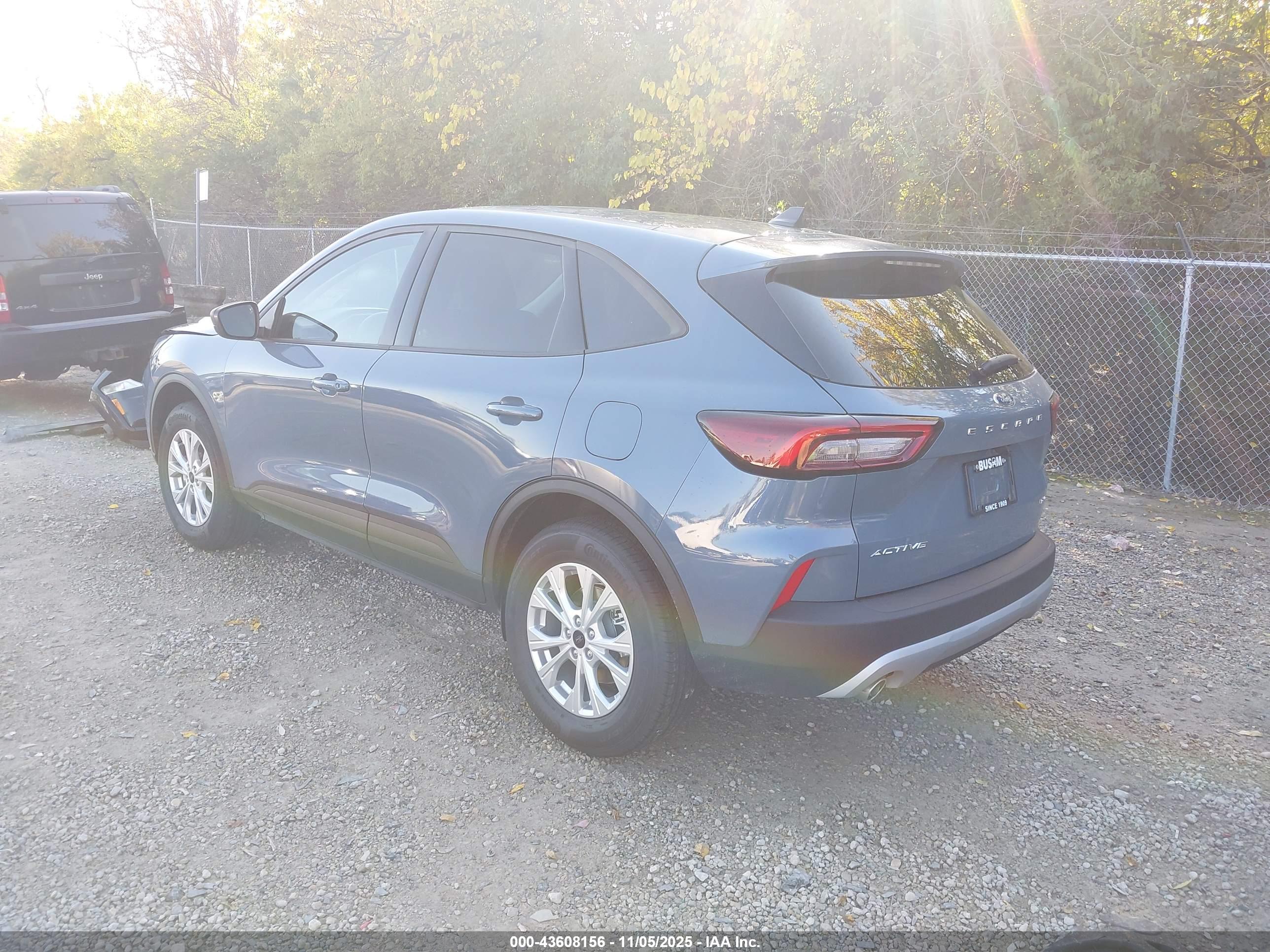 FORD ESCAPE image 3