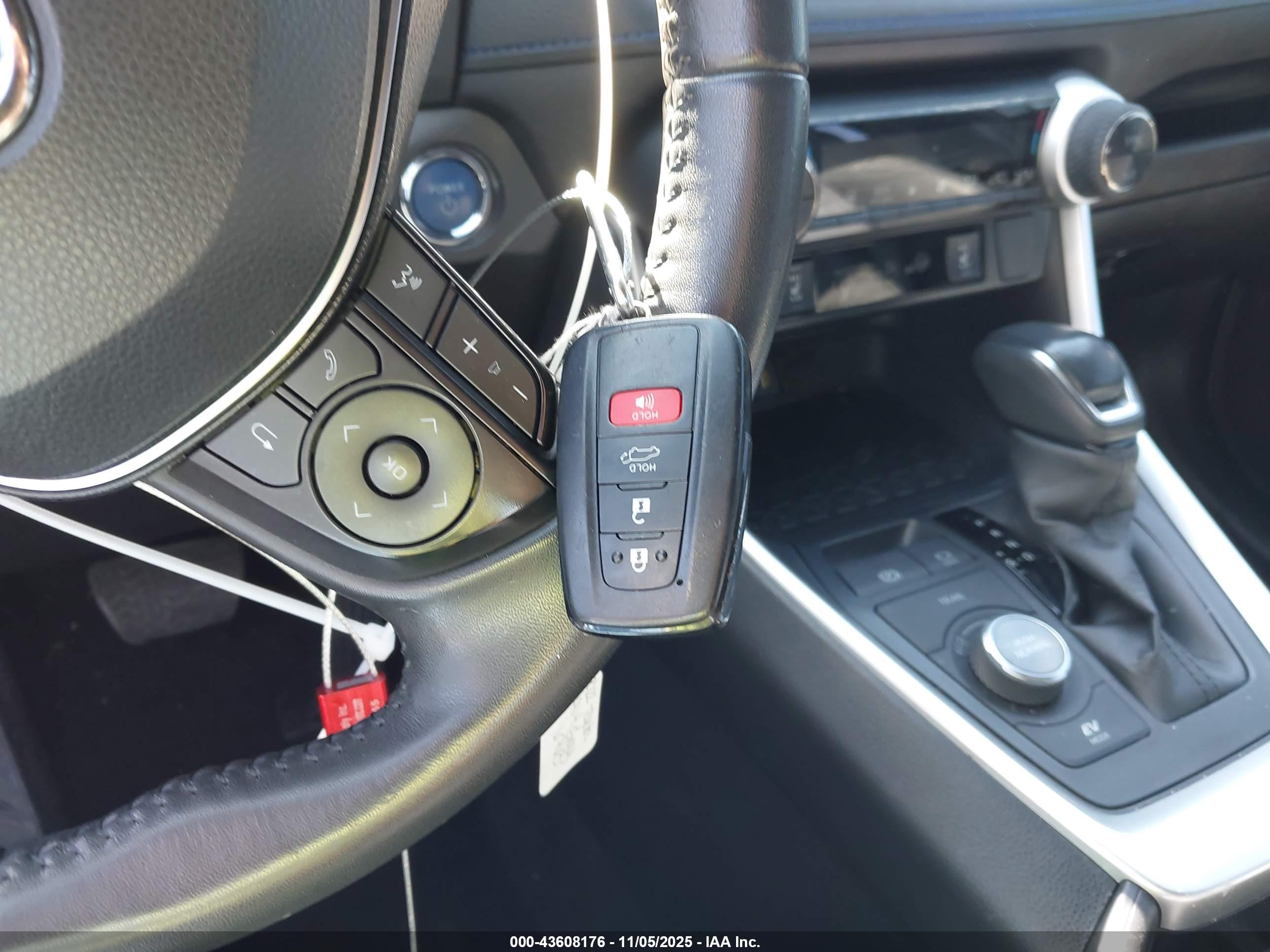 TOYOTA RAV4 image 11