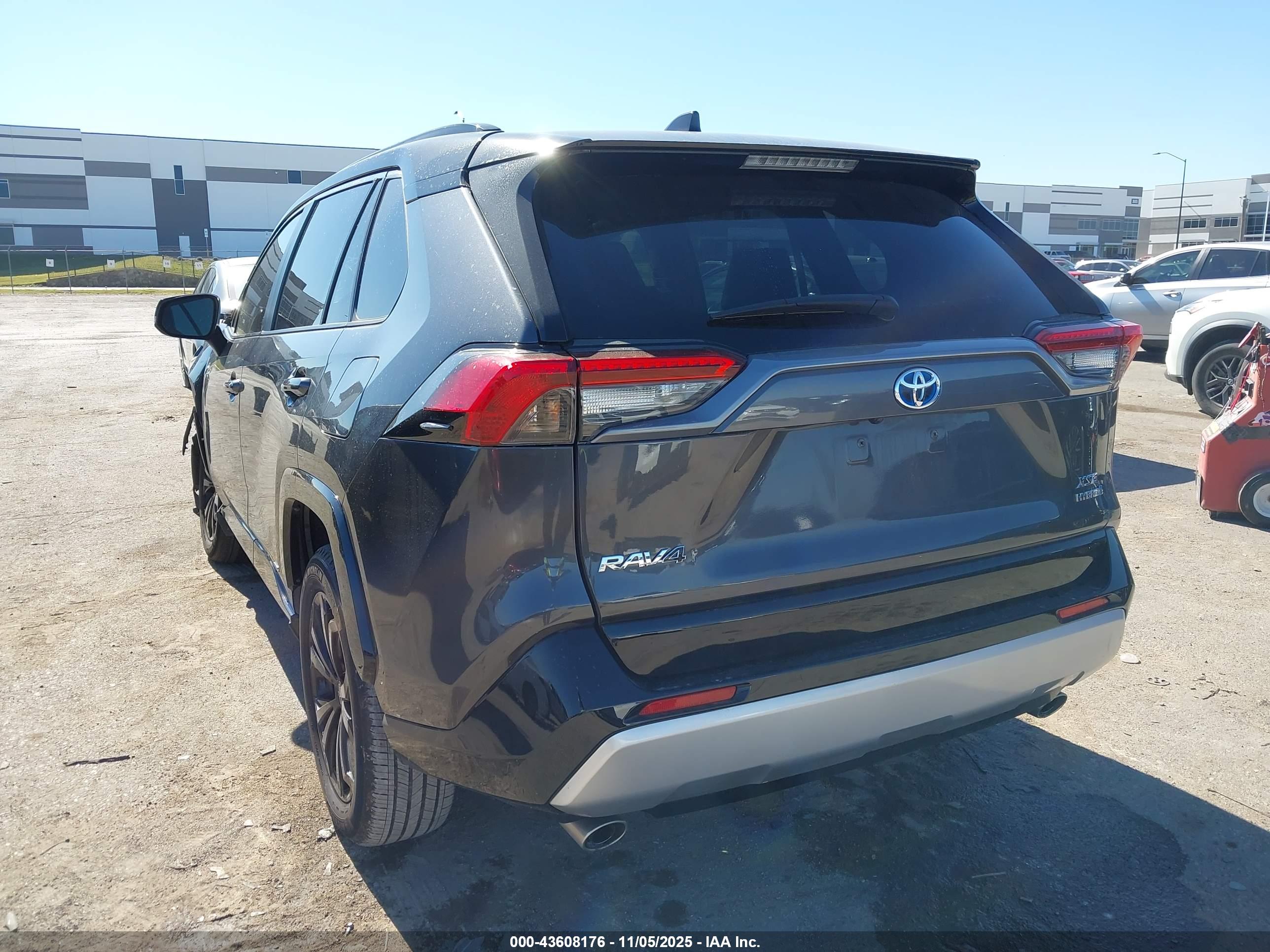 TOYOTA RAV4 image 3