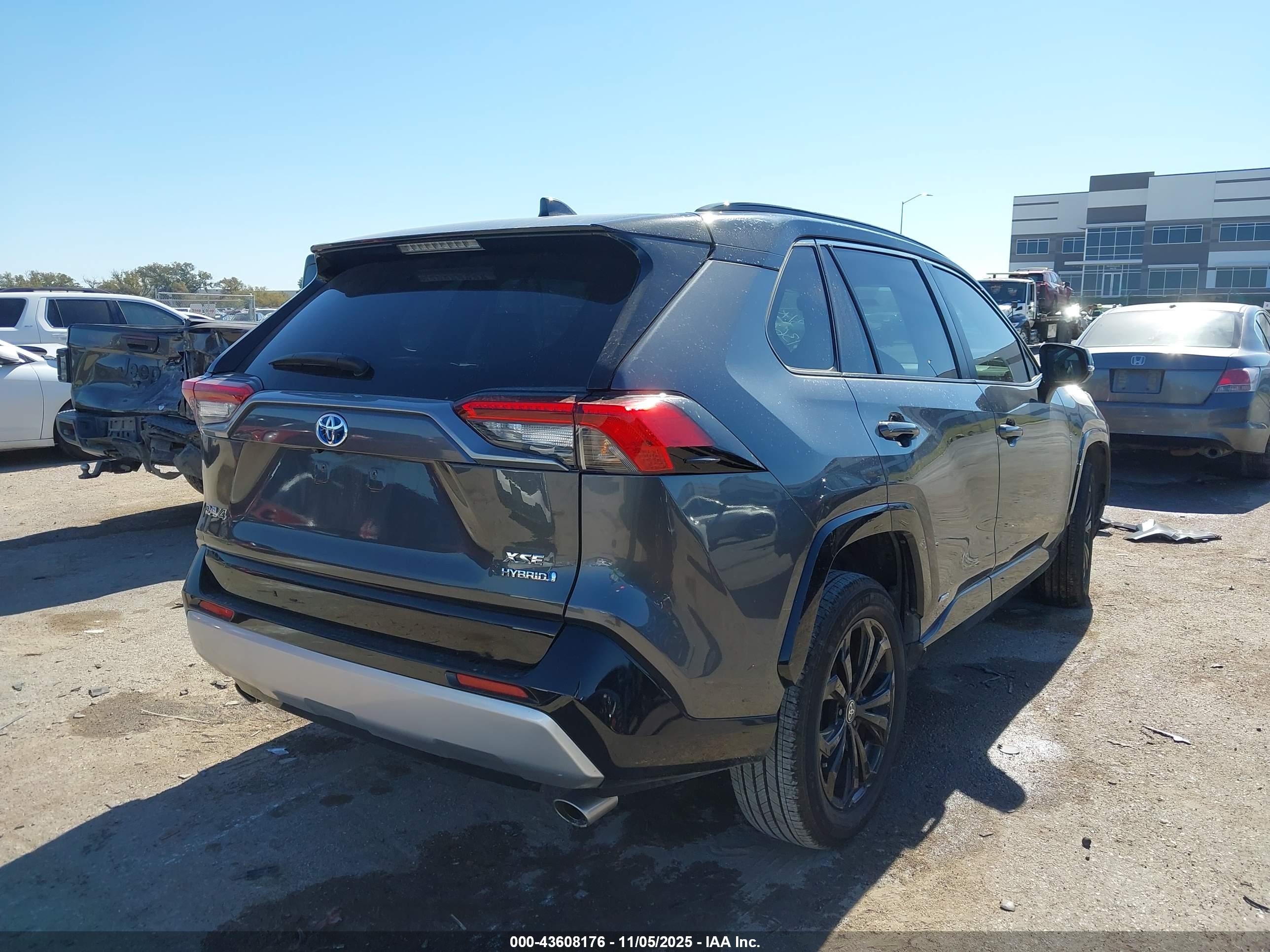 TOYOTA RAV4 image 4
