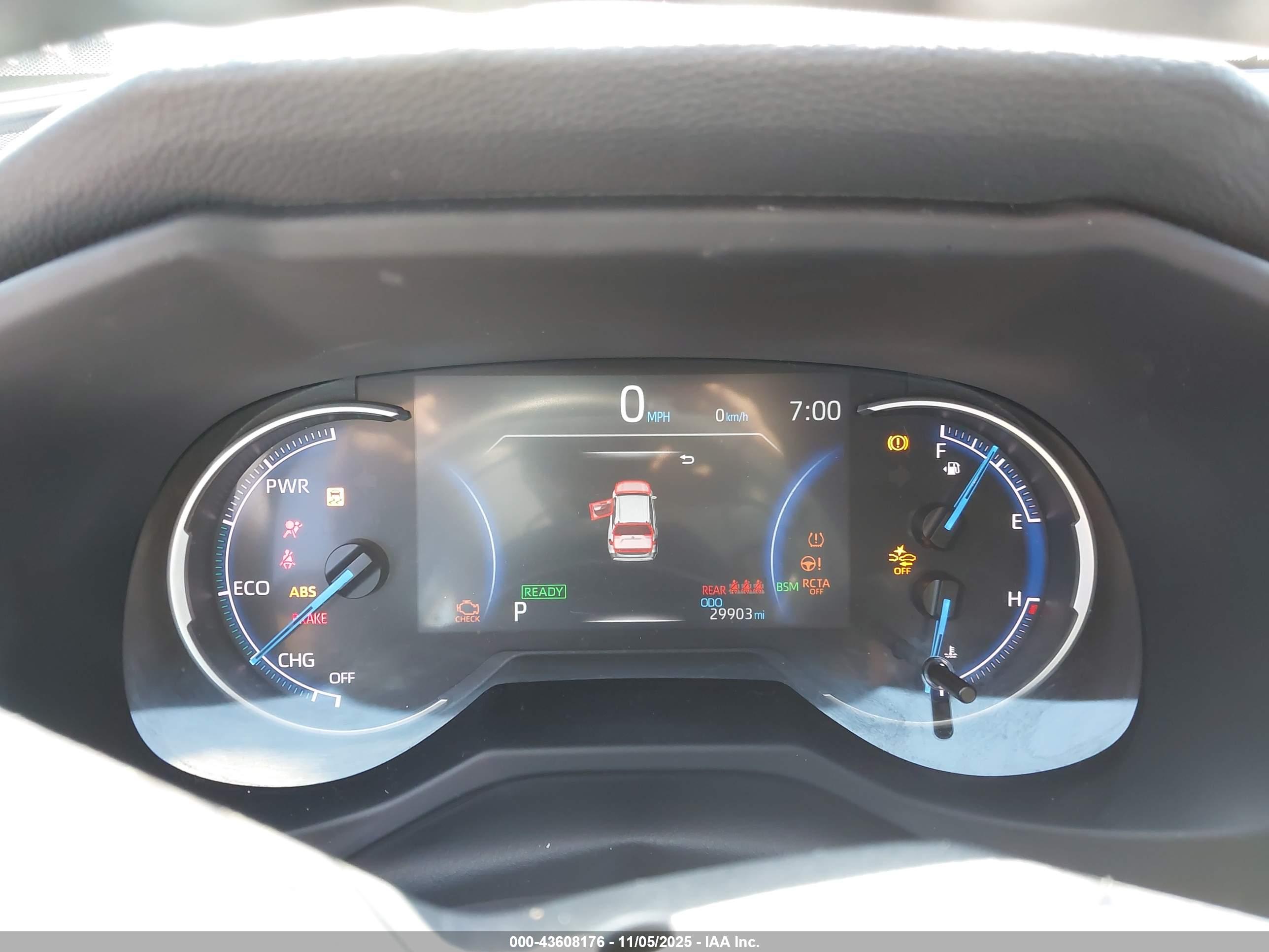 TOYOTA RAV4 image 7