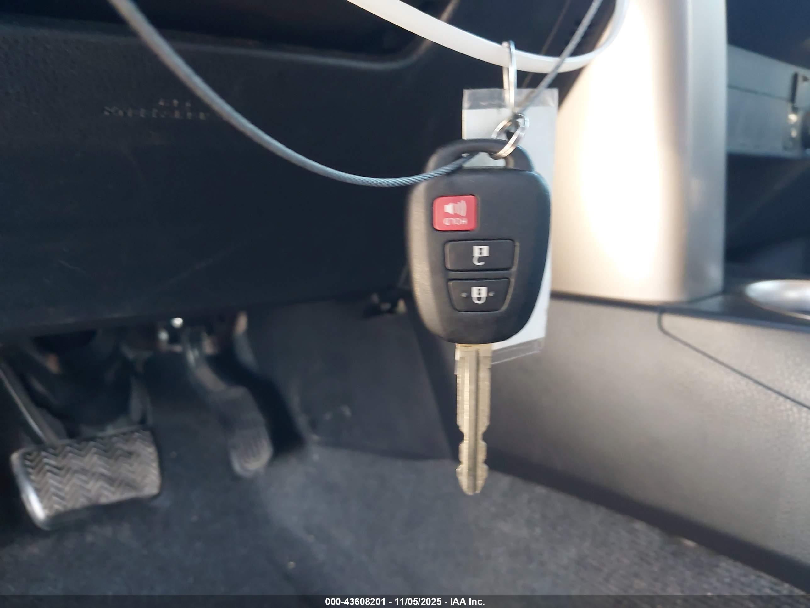 TOYOTA RAV4 image 11