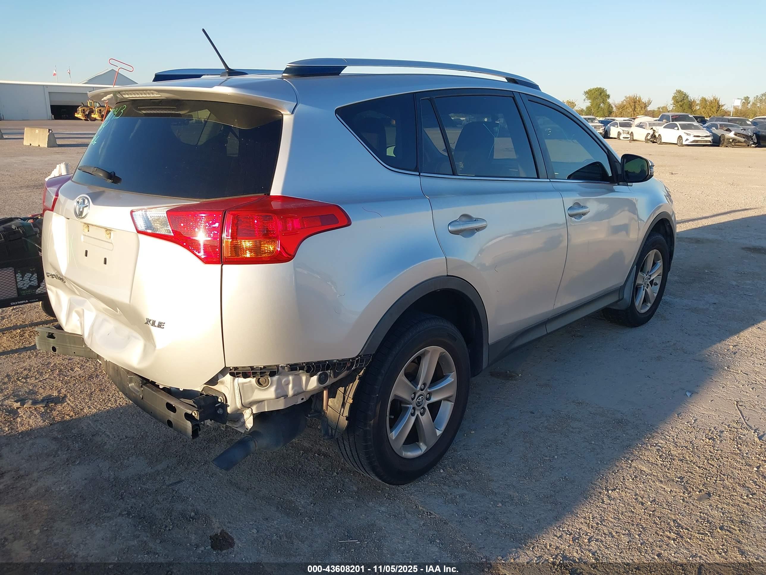 TOYOTA RAV4 image 4