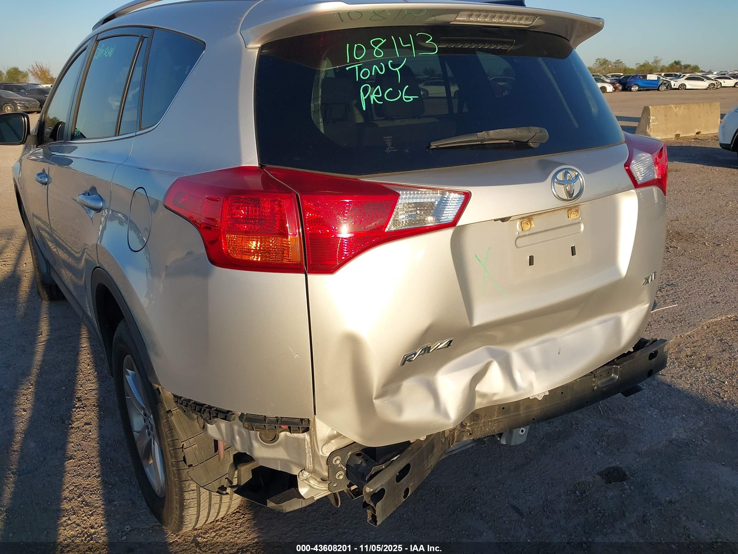 TOYOTA RAV4 image 6