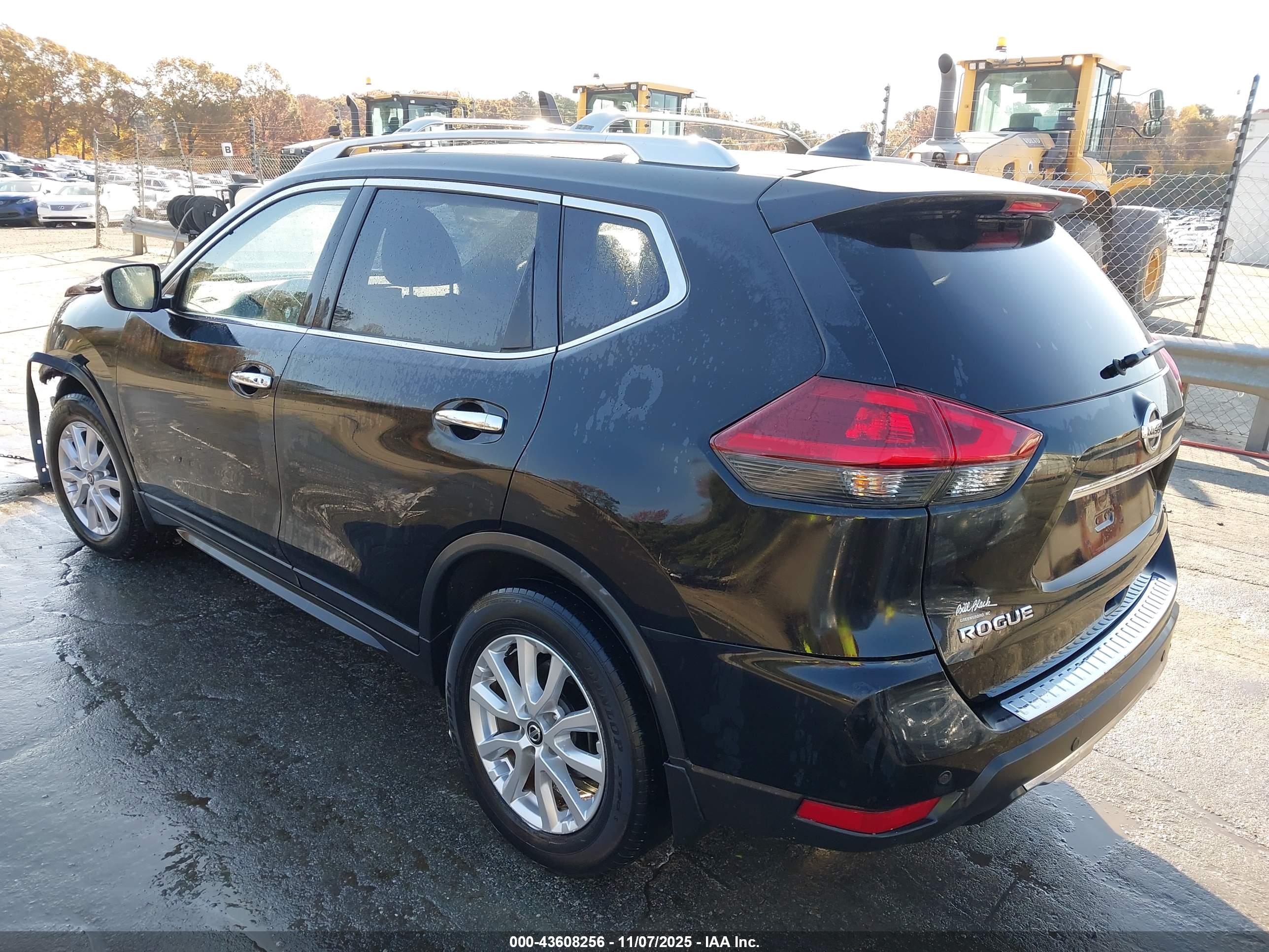 NISSAN ROGUE image 3