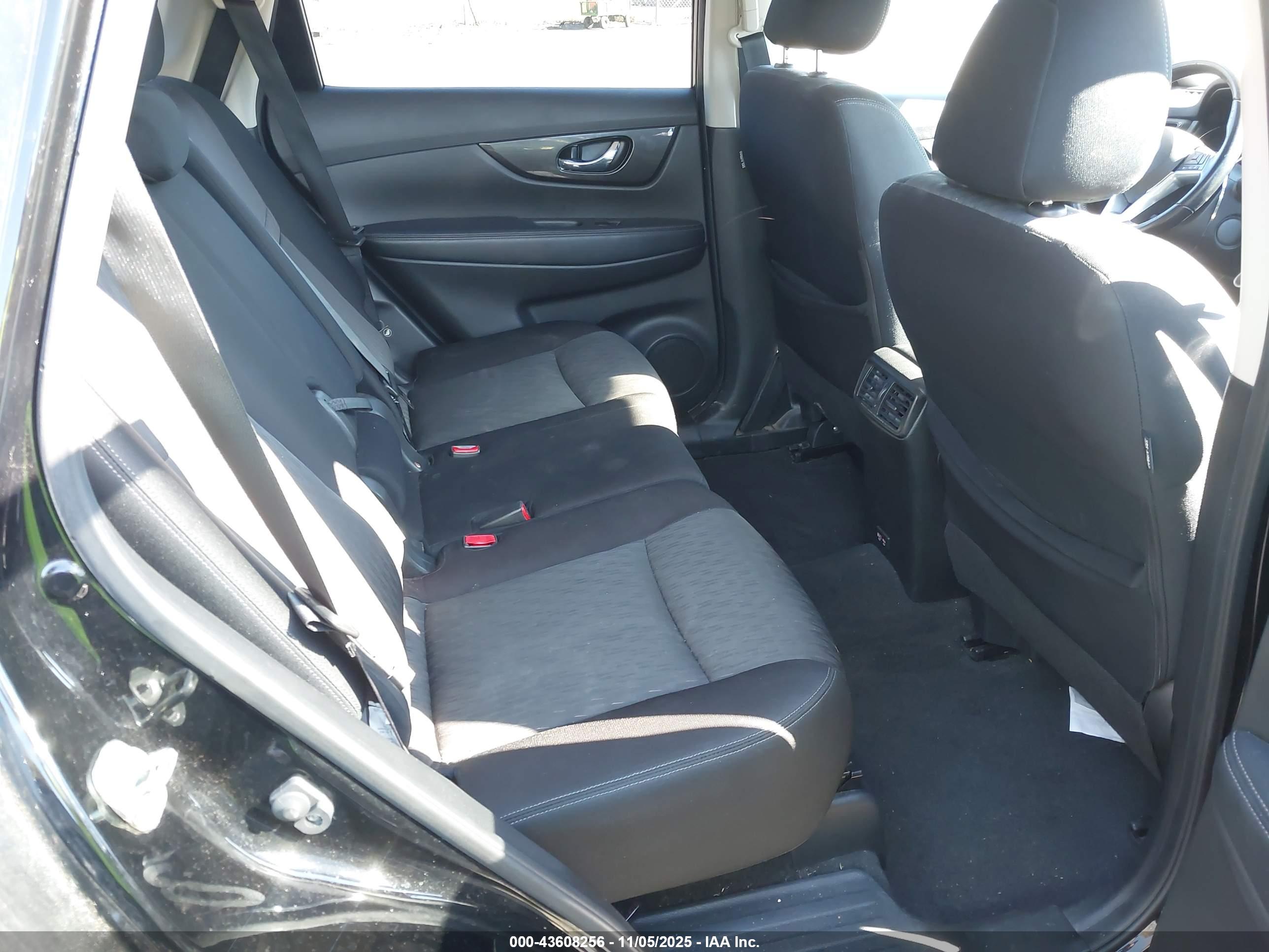 NISSAN ROGUE image 8
