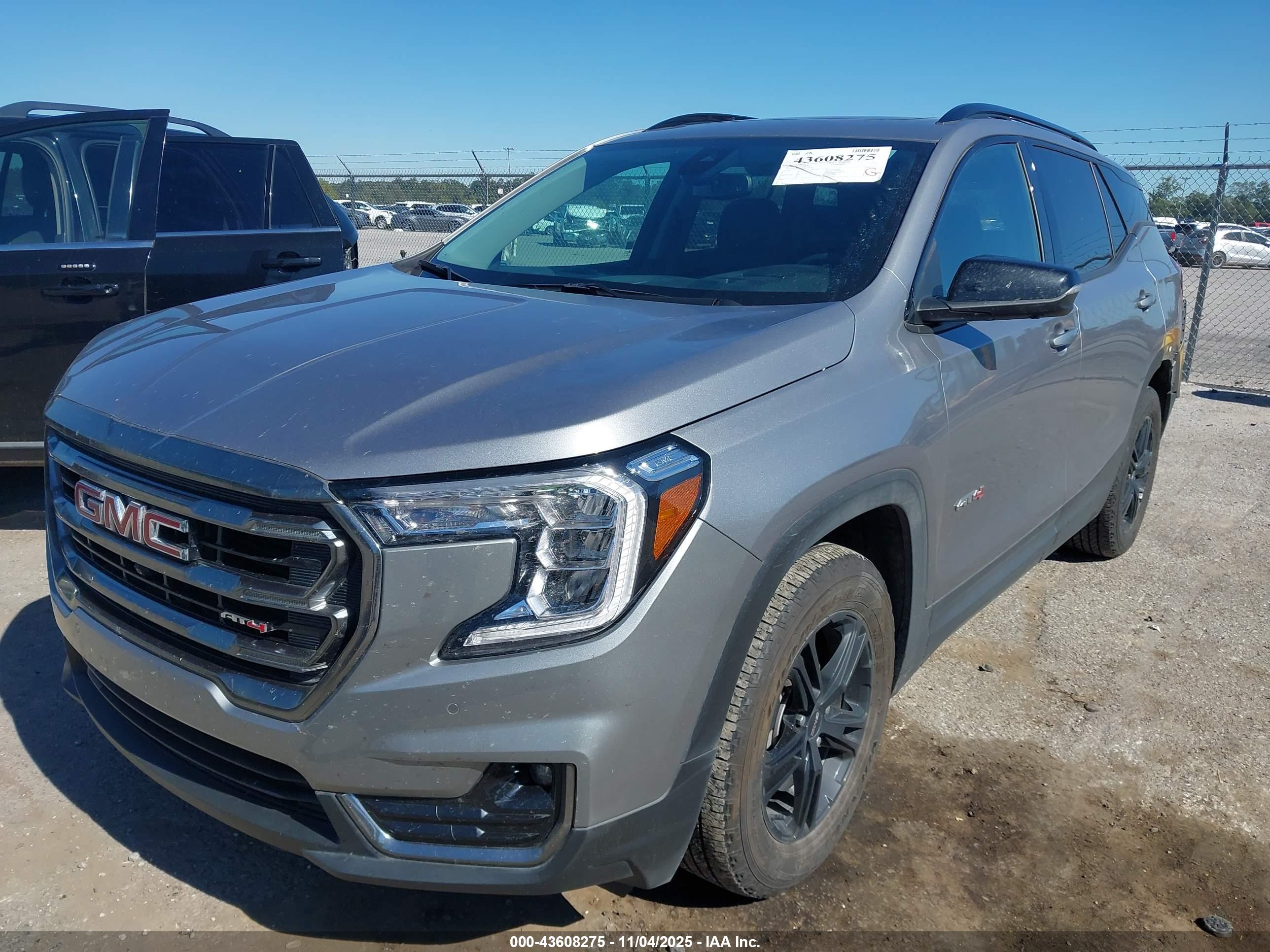 GMC TERRAIN image 2
