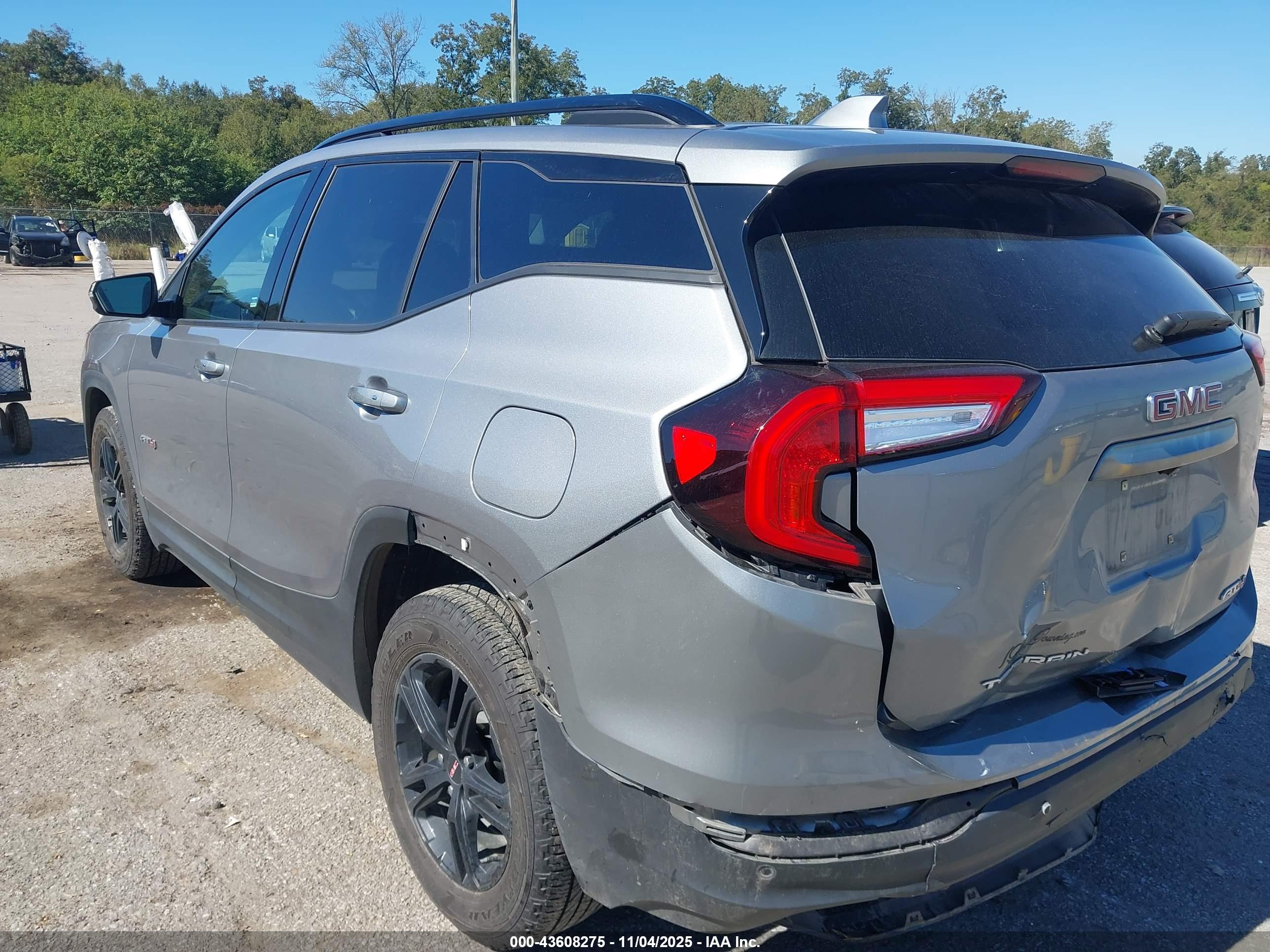GMC TERRAIN image 3