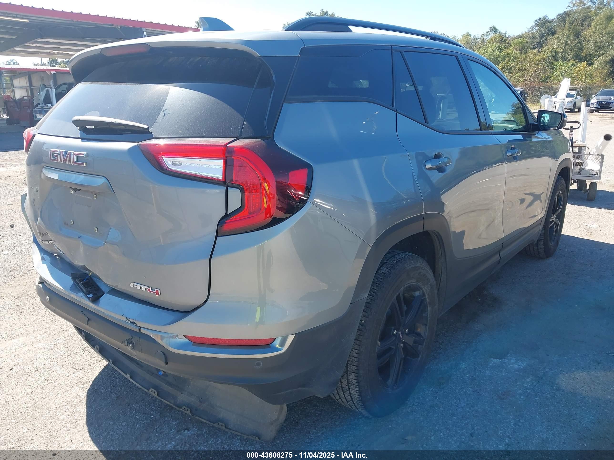 GMC TERRAIN image 4