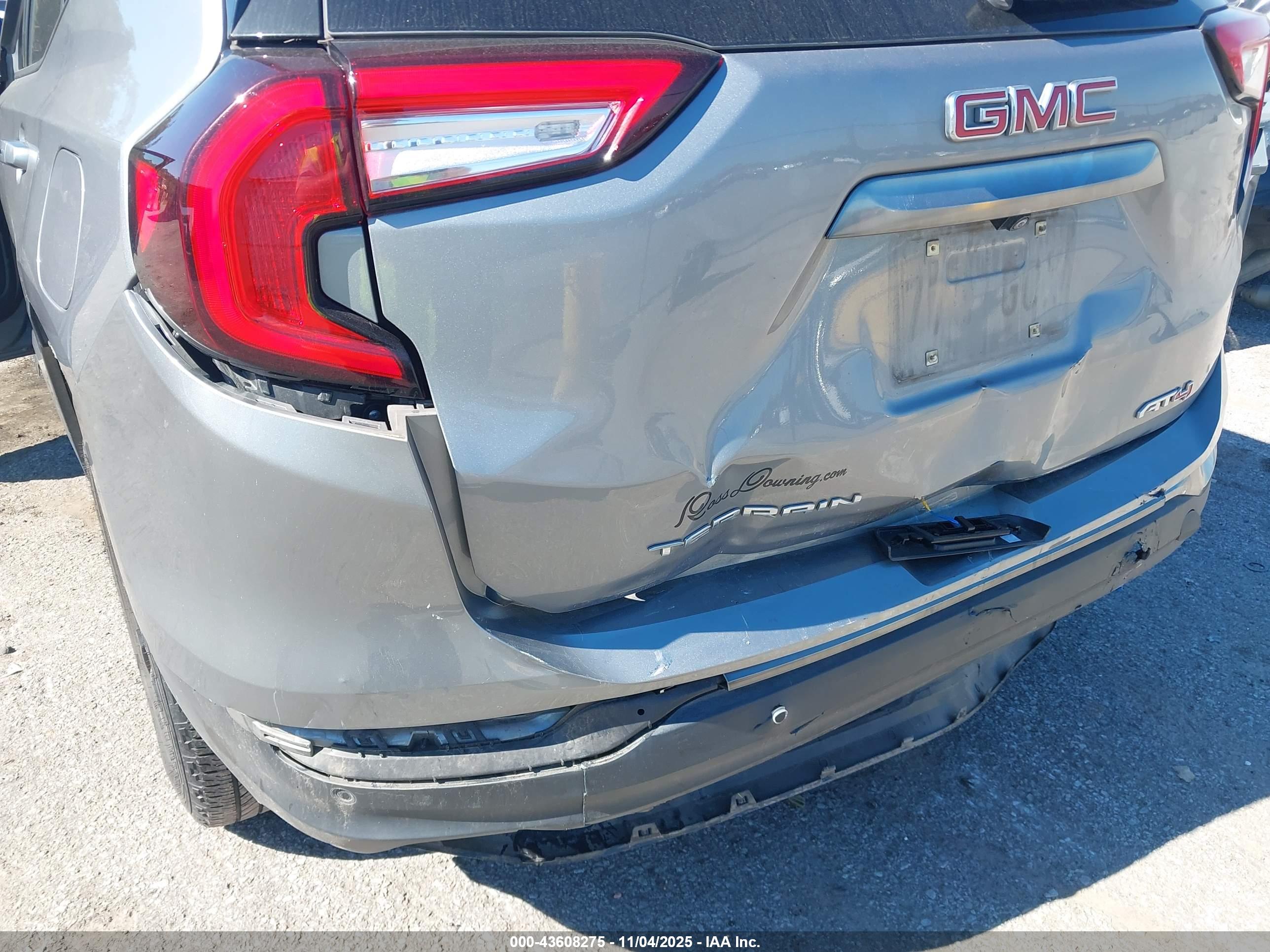 GMC TERRAIN image 6