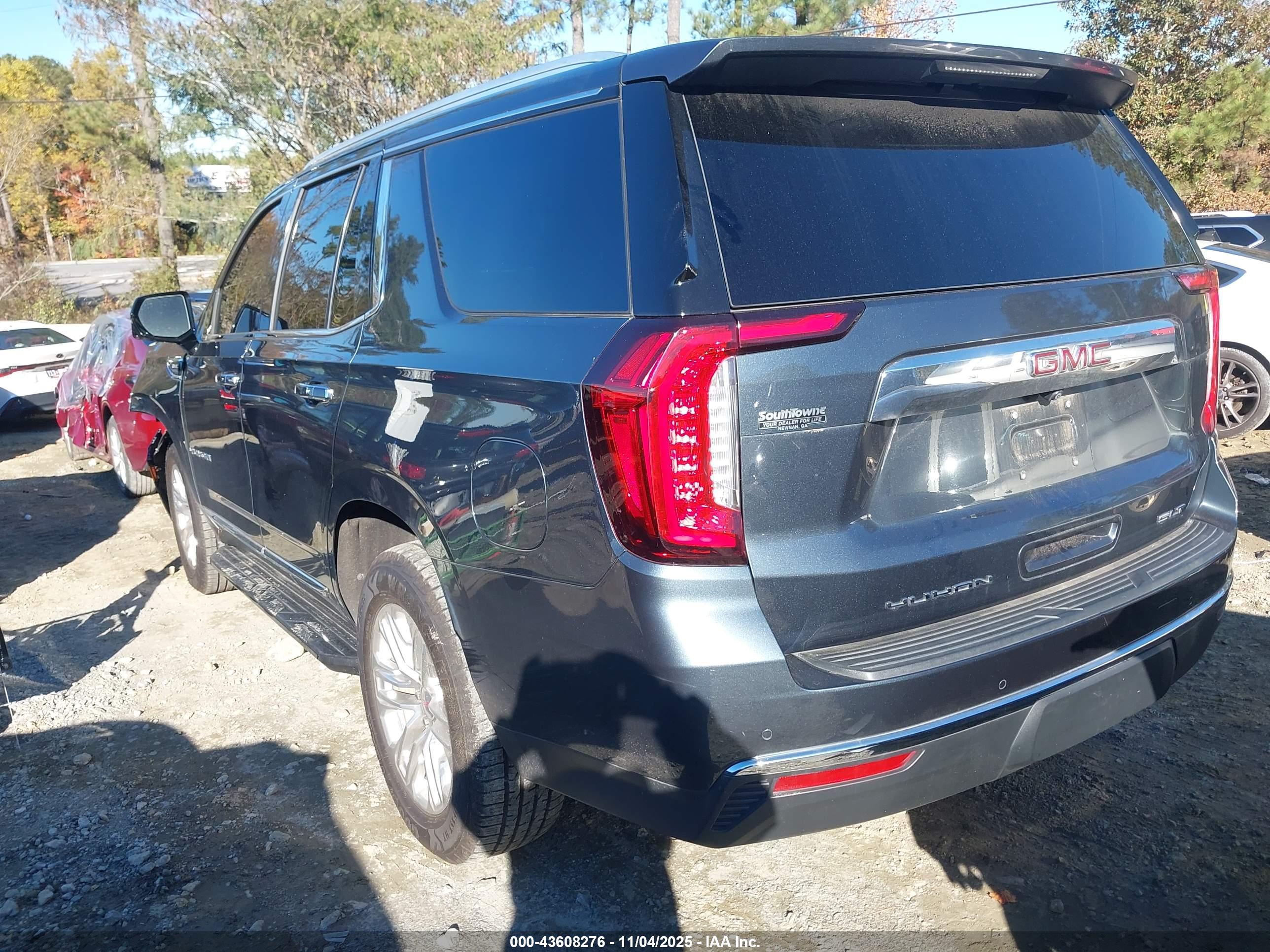 GMC YUKON image 3