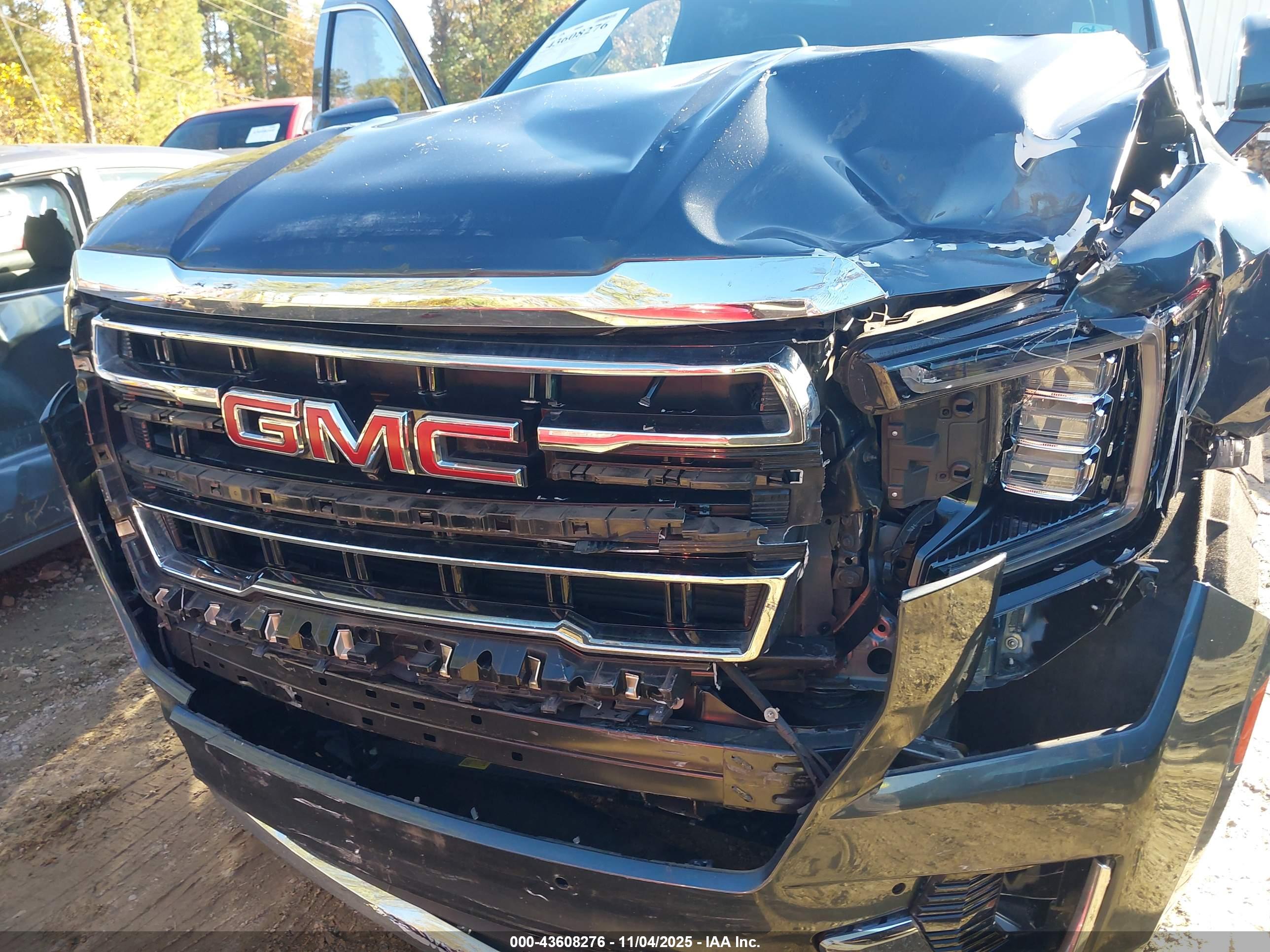 GMC YUKON image 6