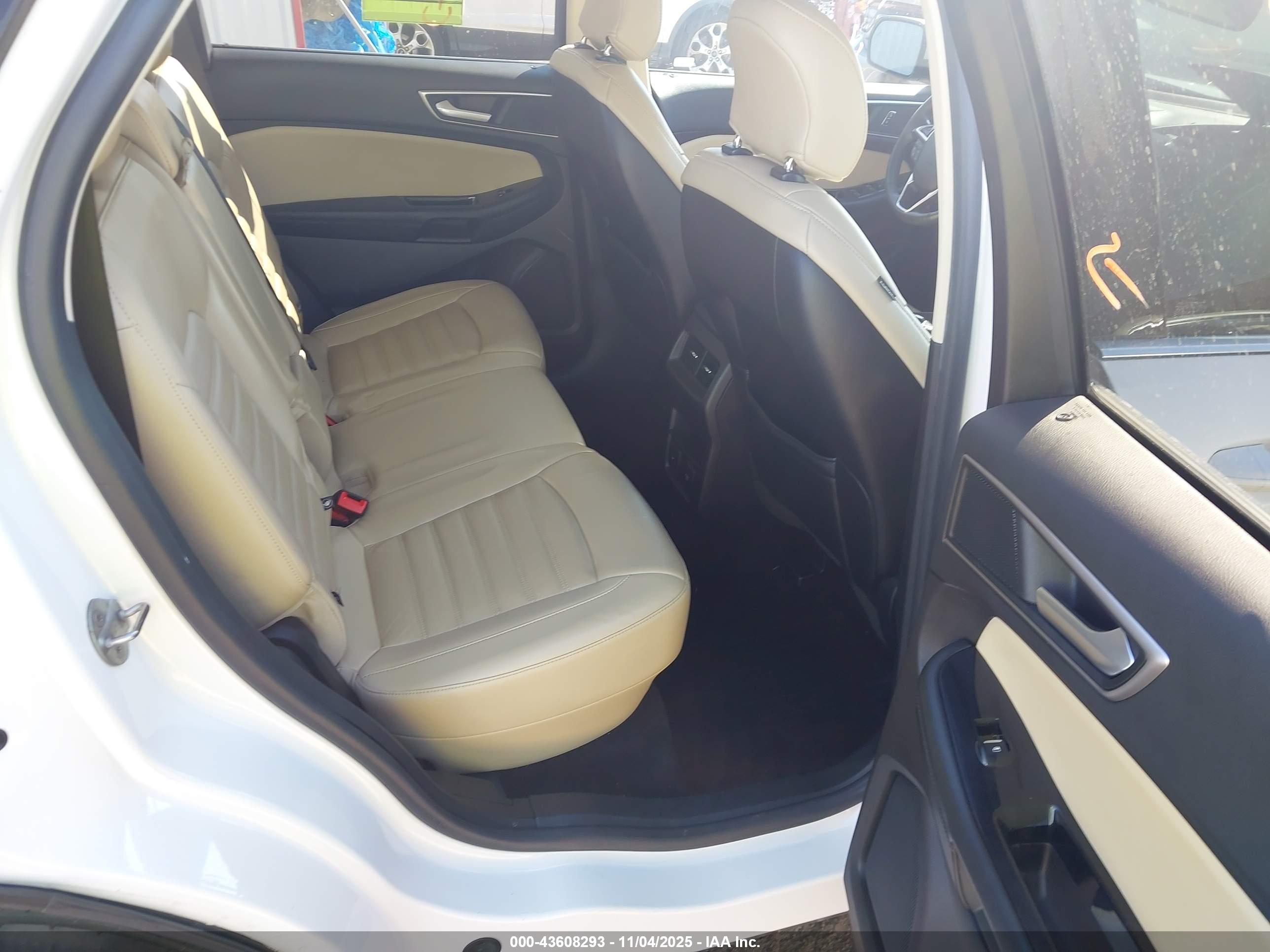 FORD EDGE image 8