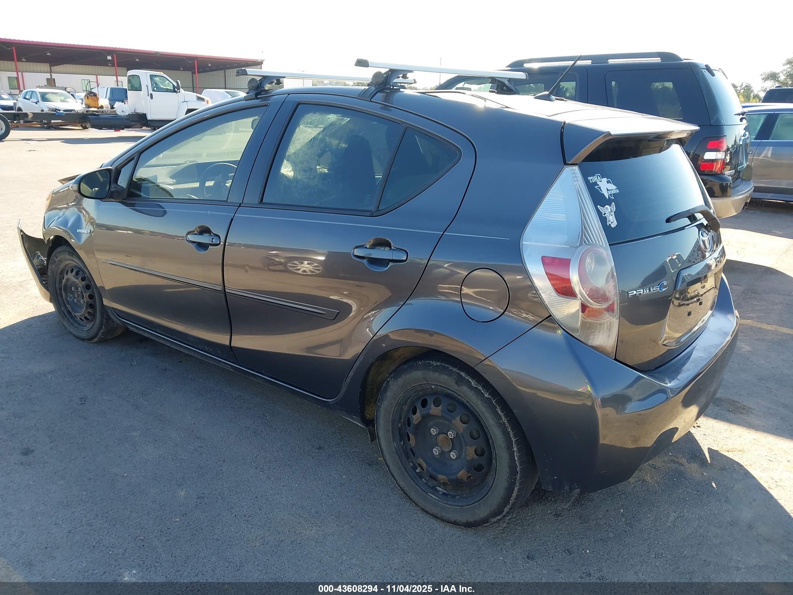 TOYOTA PRIUS image 3