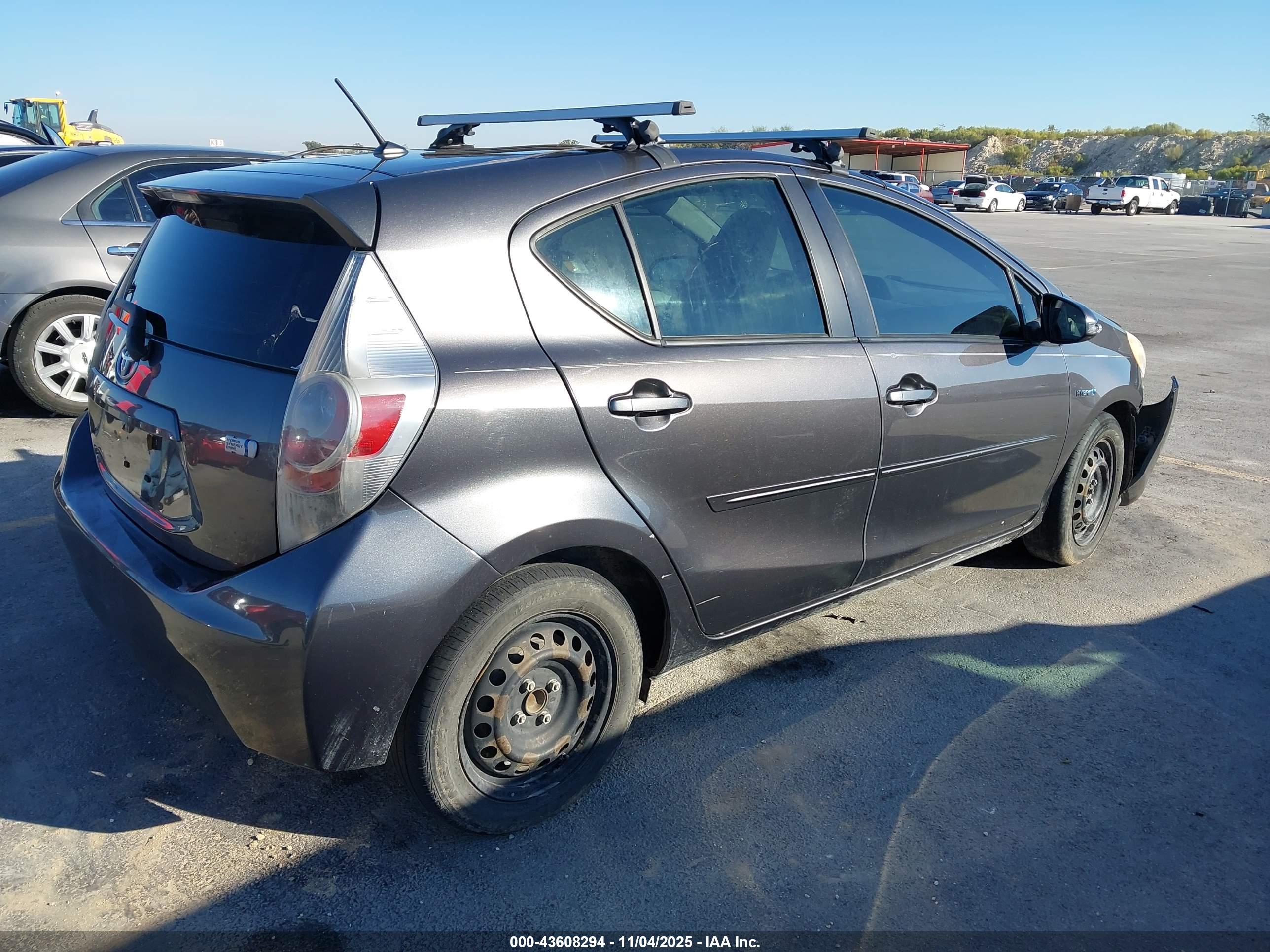 TOYOTA PRIUS image 4