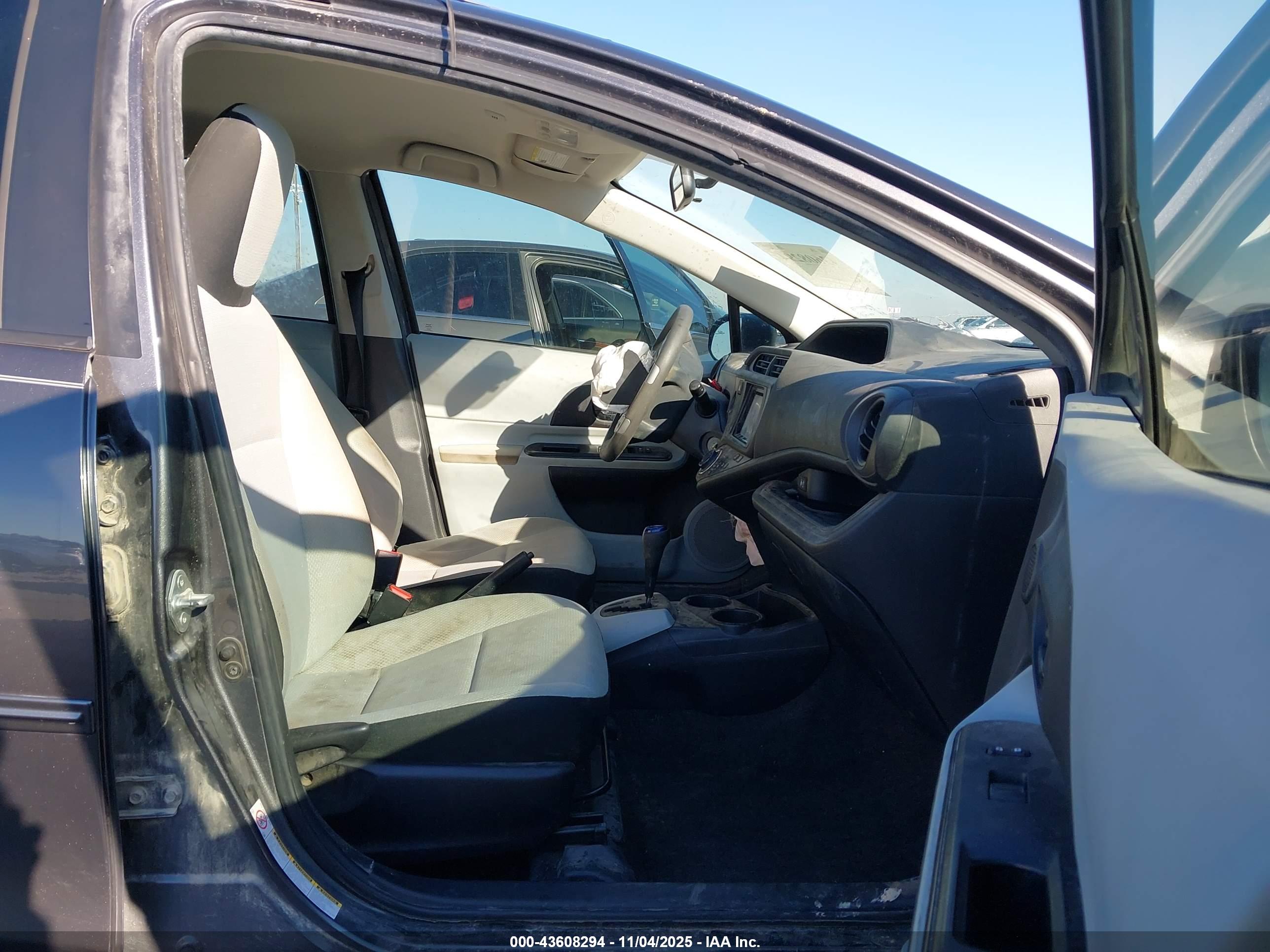 TOYOTA PRIUS image 5