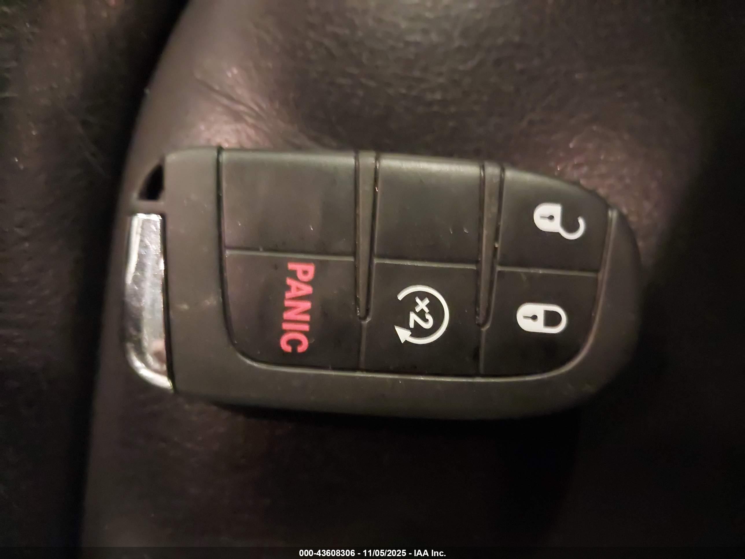 JEEP RENEGADE image 11