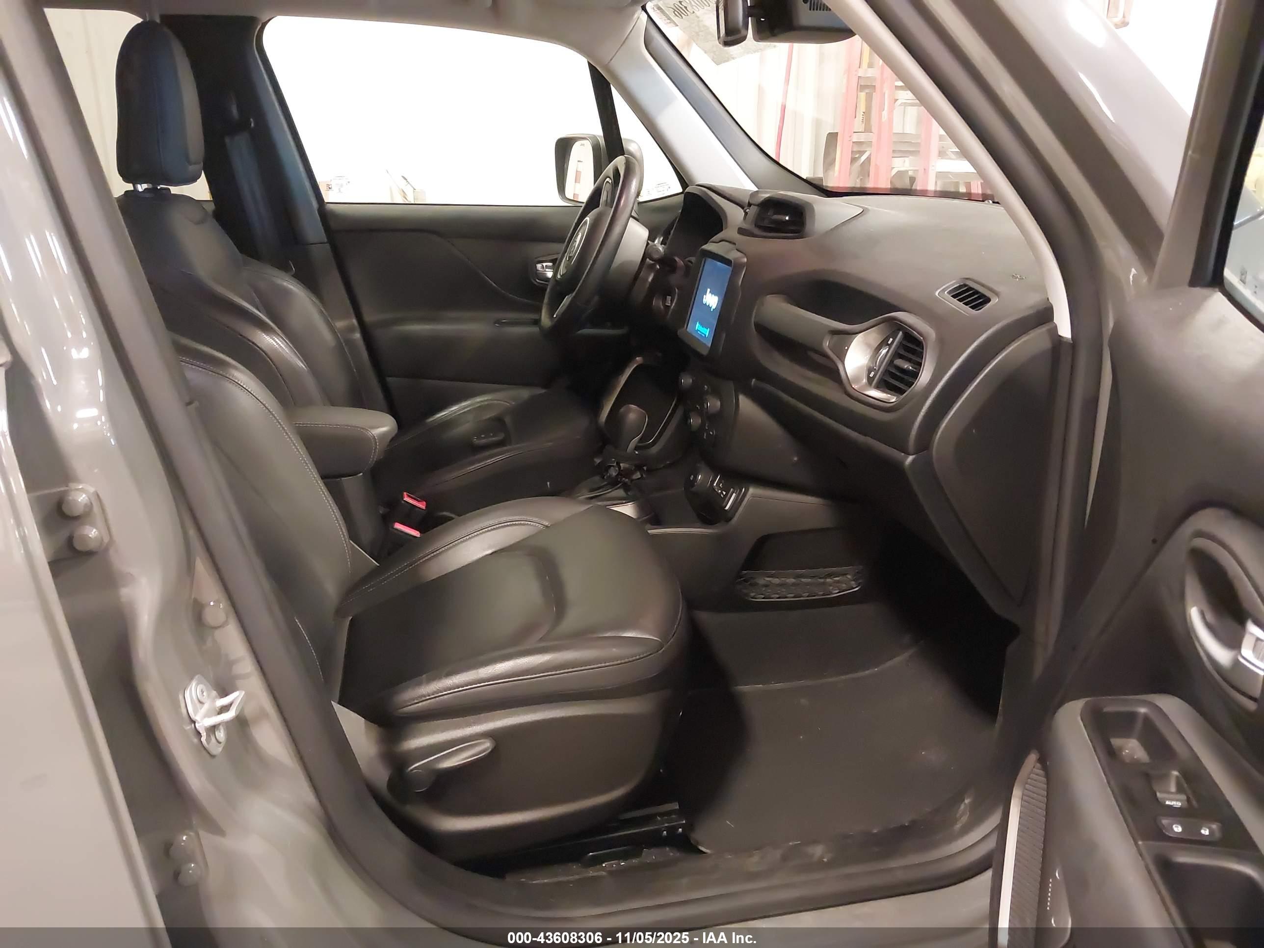 JEEP RENEGADE image 5