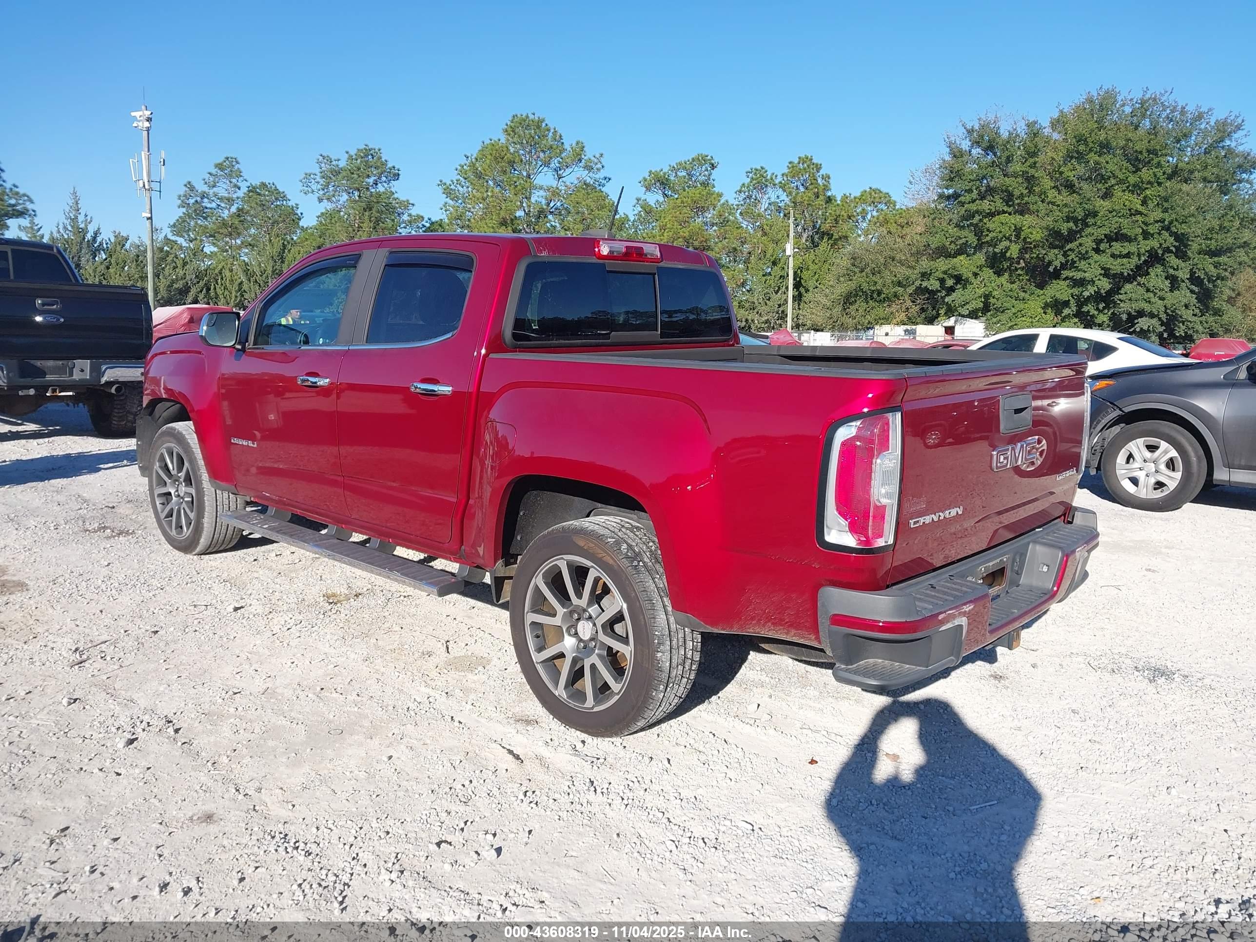 GMC CANYON image 3