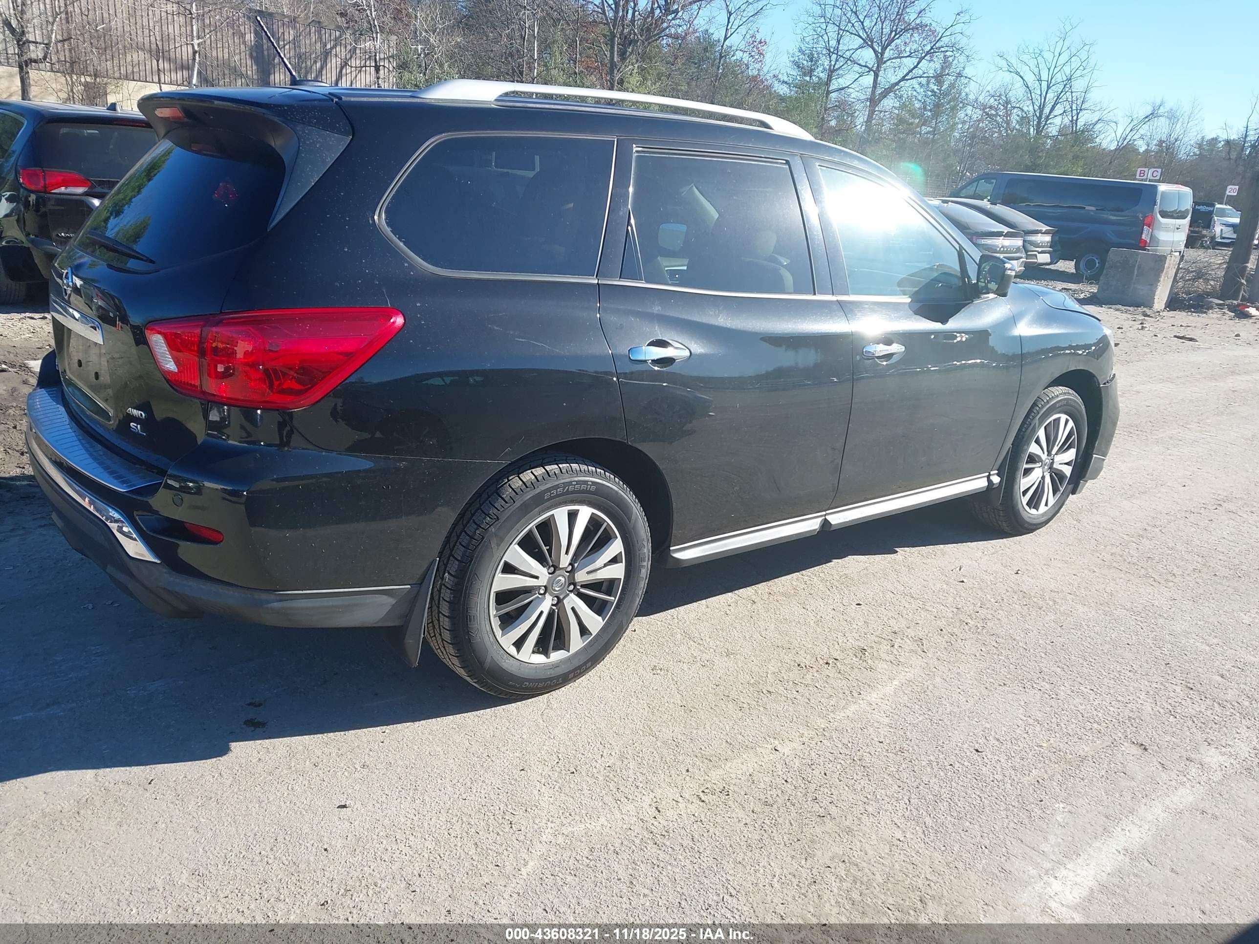 NISSAN PATHFINDER image 4