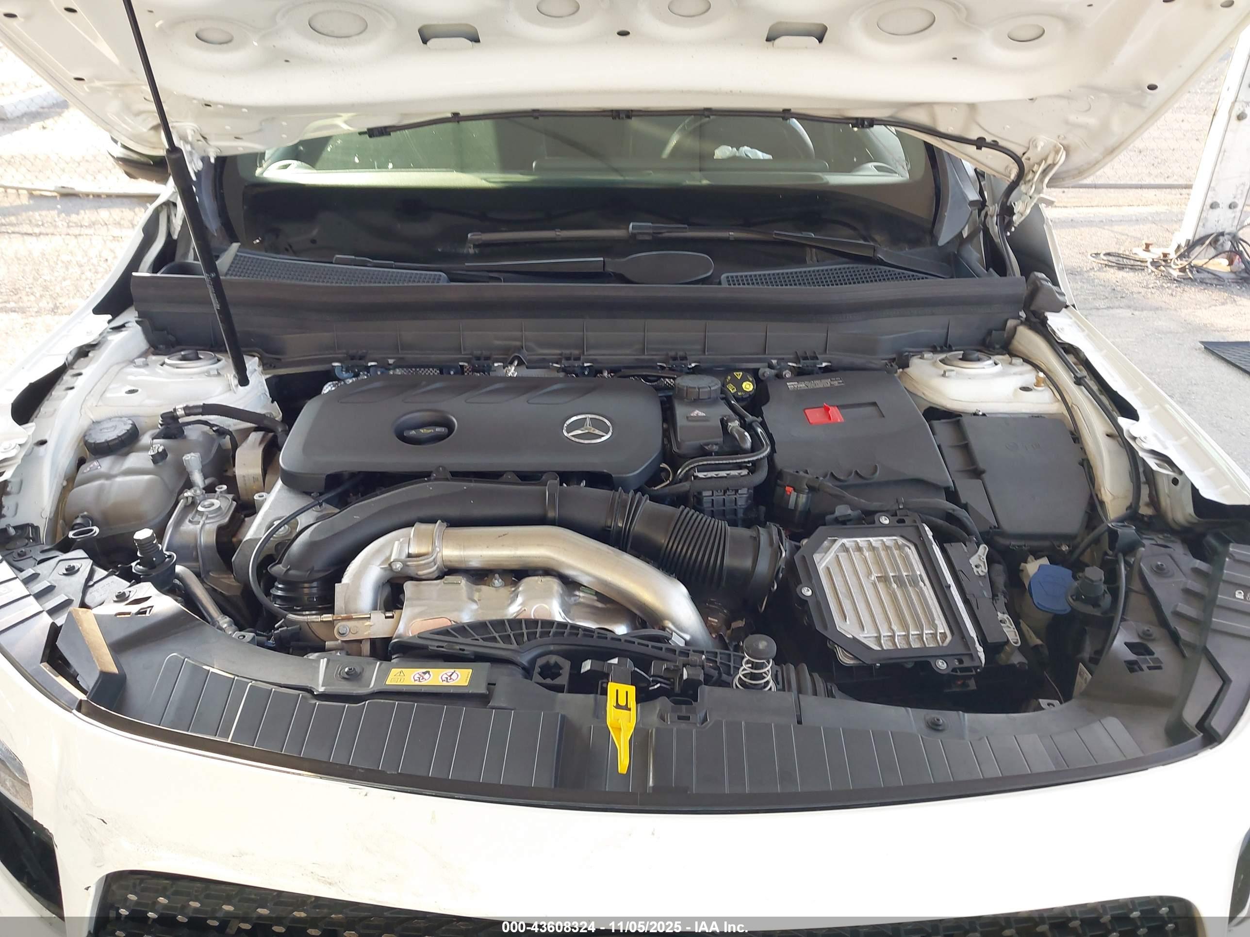 MERCEDES-BENZ GLB image 10