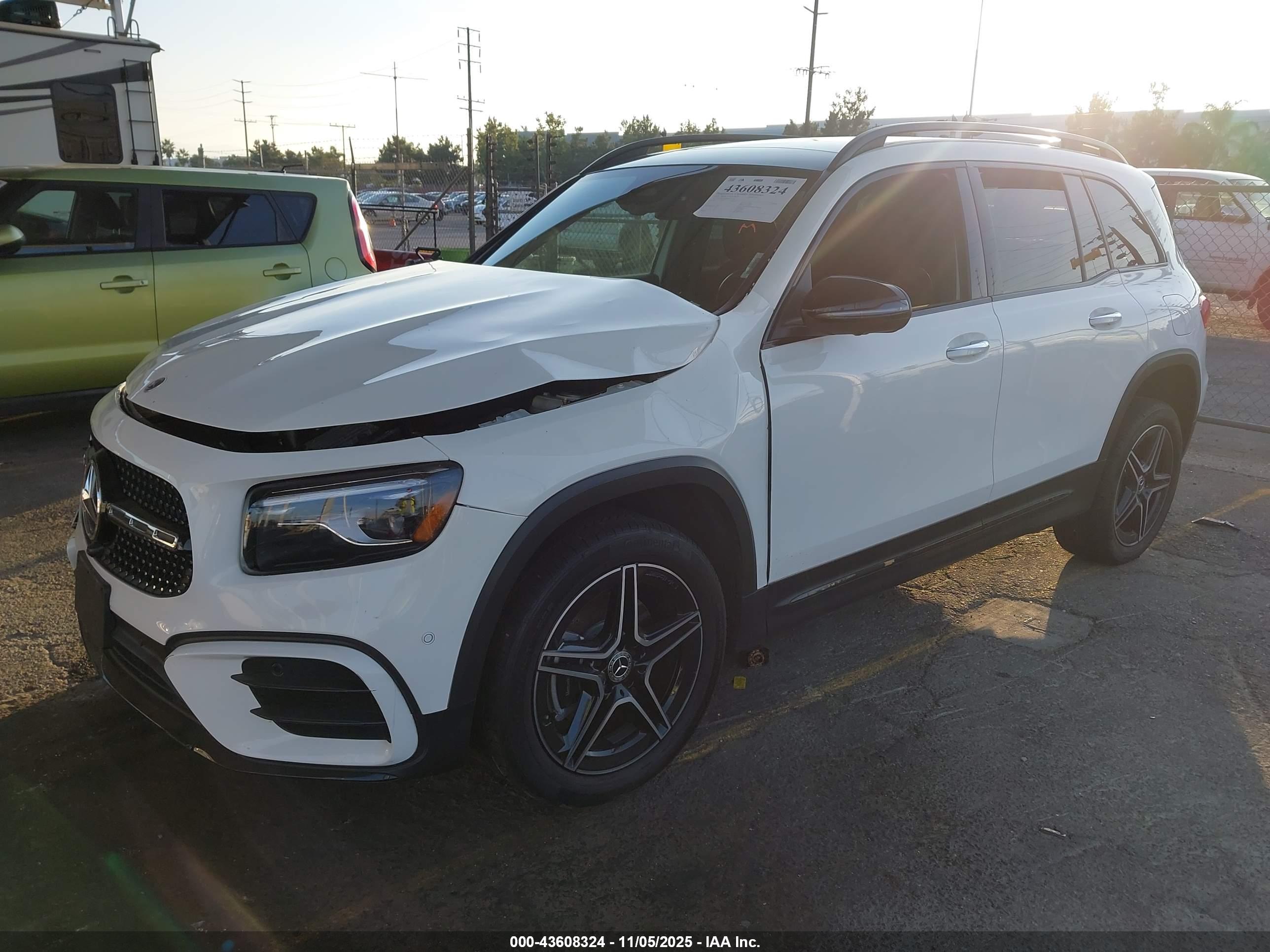 MERCEDES-BENZ GLB image 2