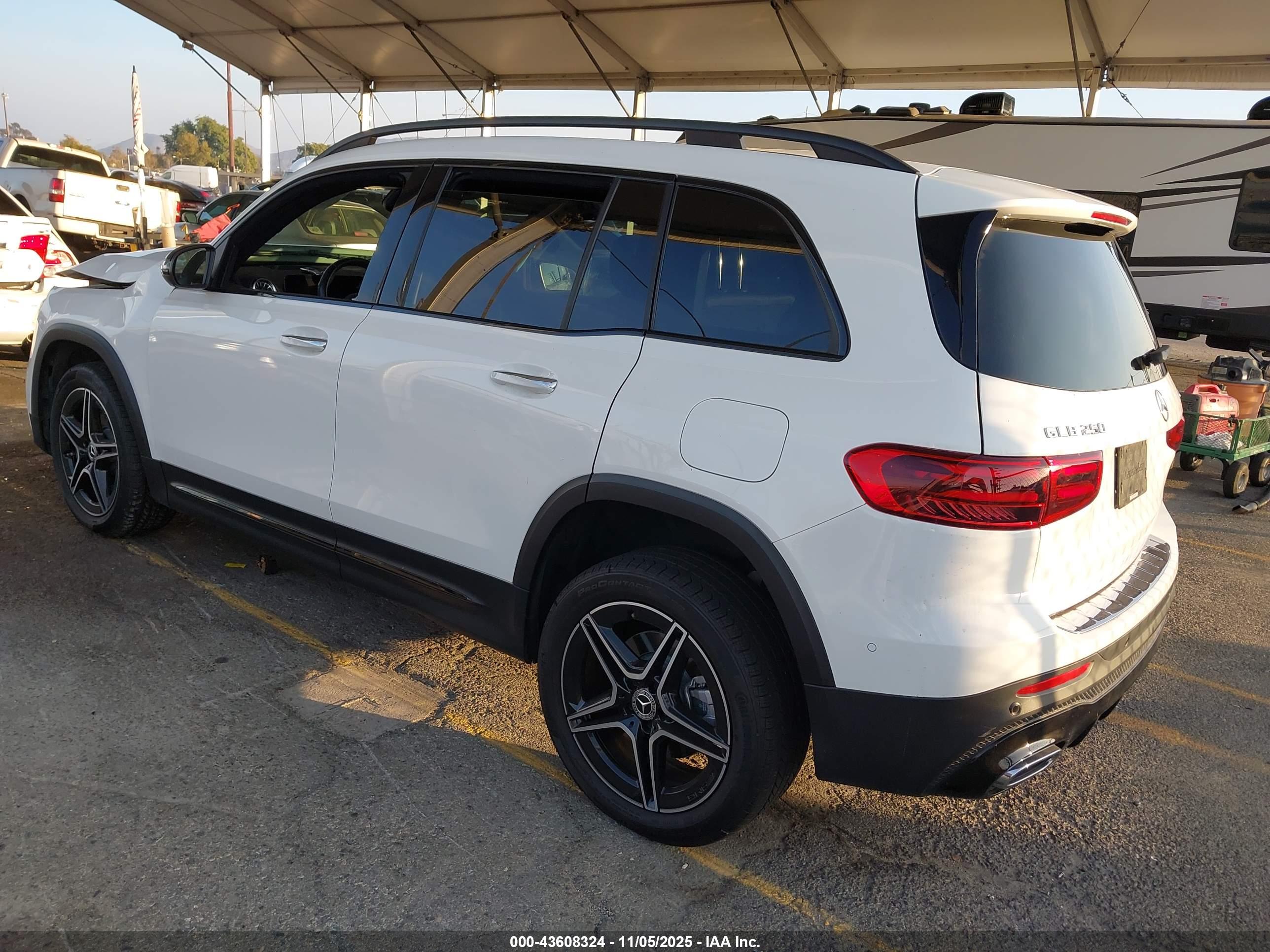 MERCEDES-BENZ GLB image 3