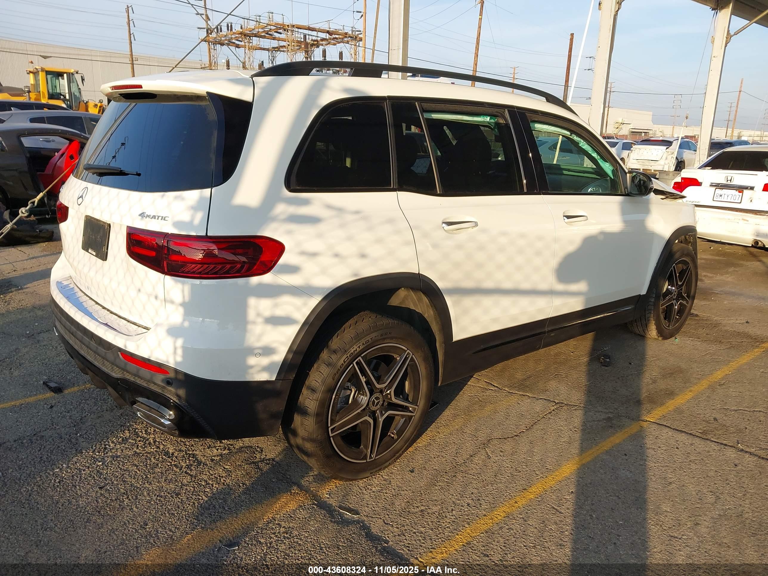 MERCEDES-BENZ GLB image 4