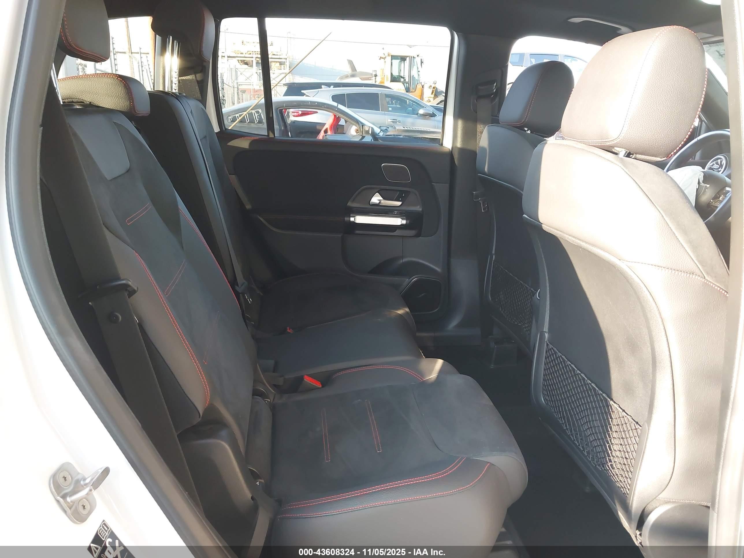 MERCEDES-BENZ GLB image 8