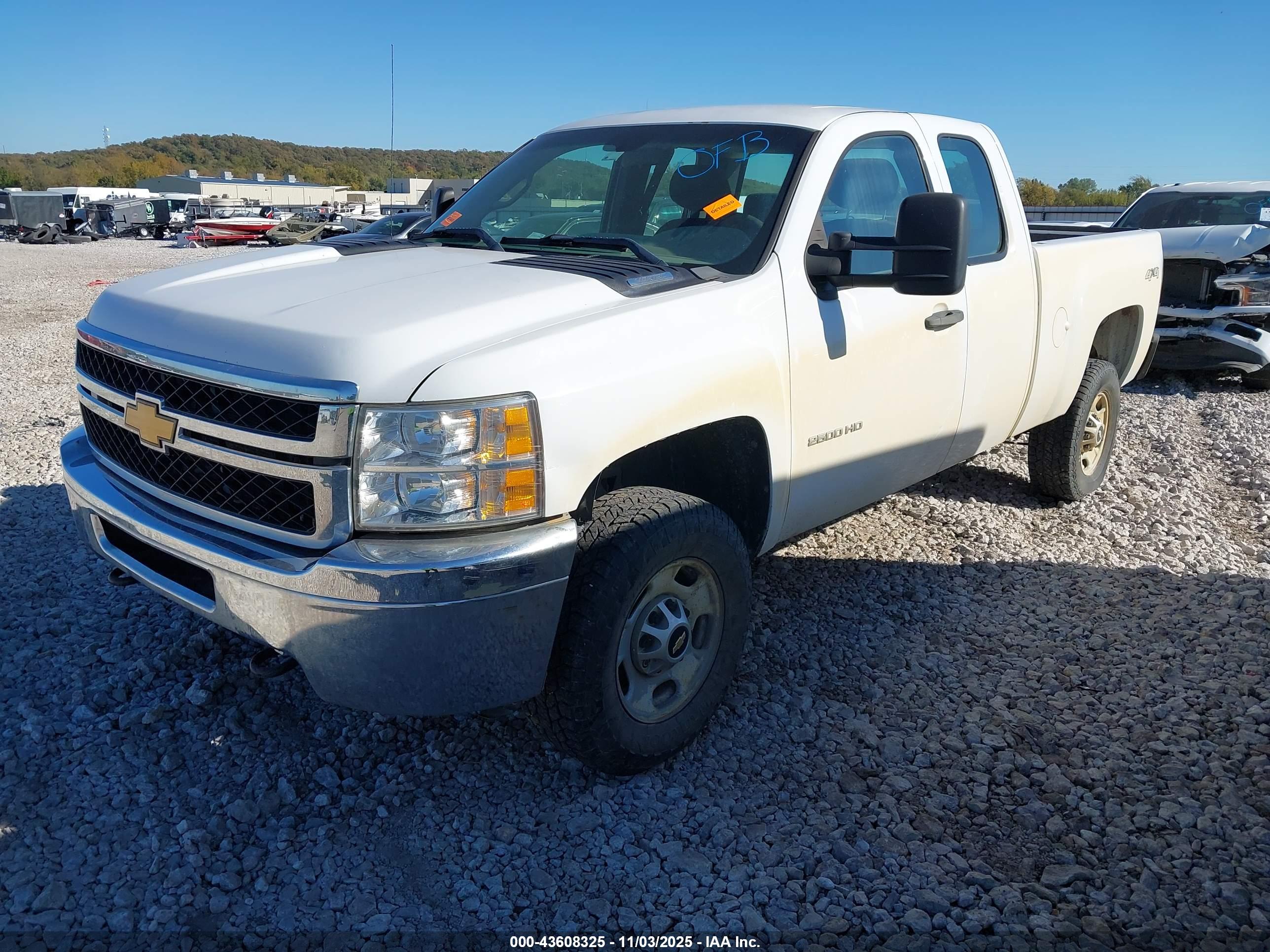 CHEVROLET SILVERADO image 2