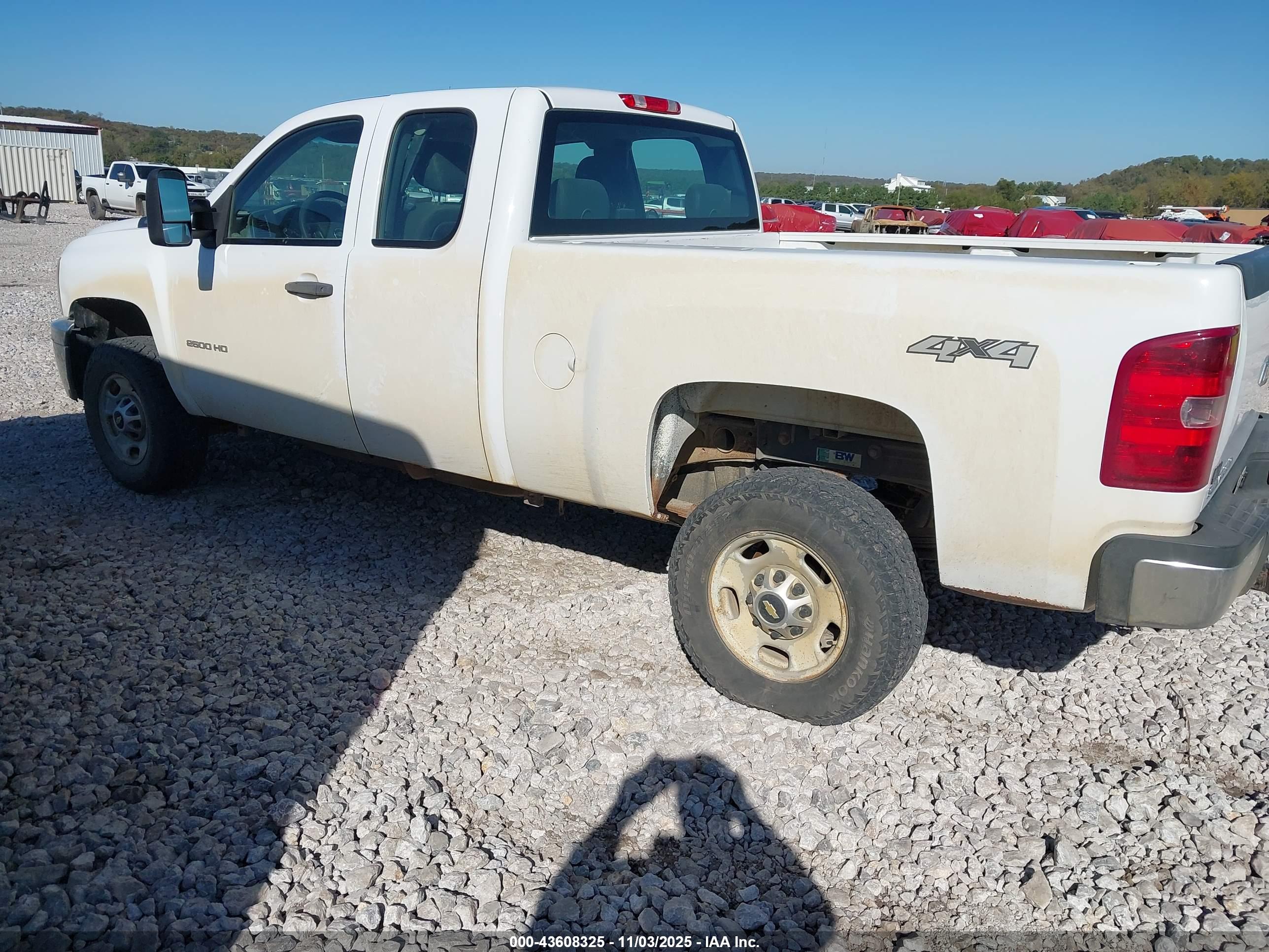 CHEVROLET SILVERADO image 3