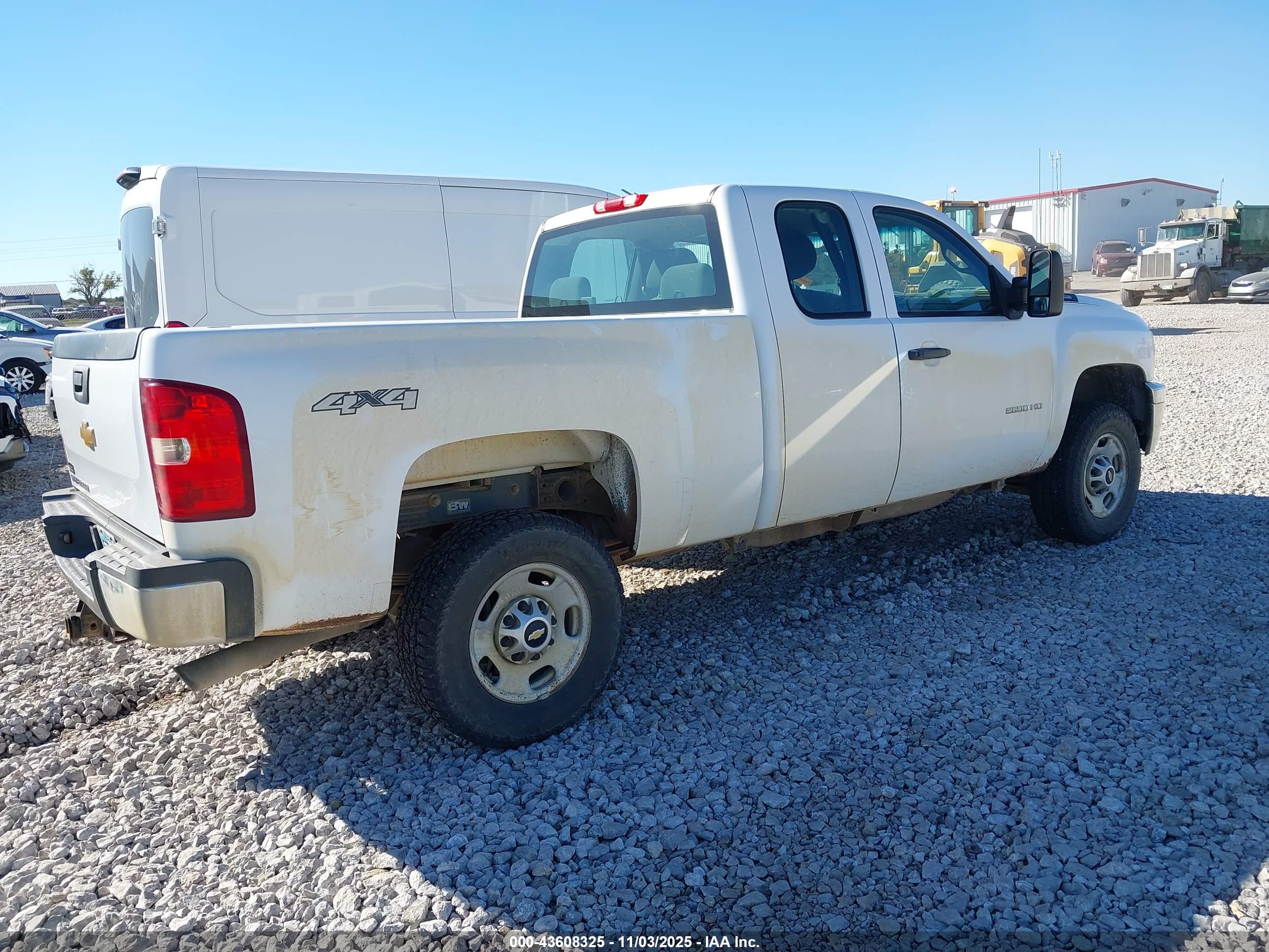 CHEVROLET SILVERADO image 4