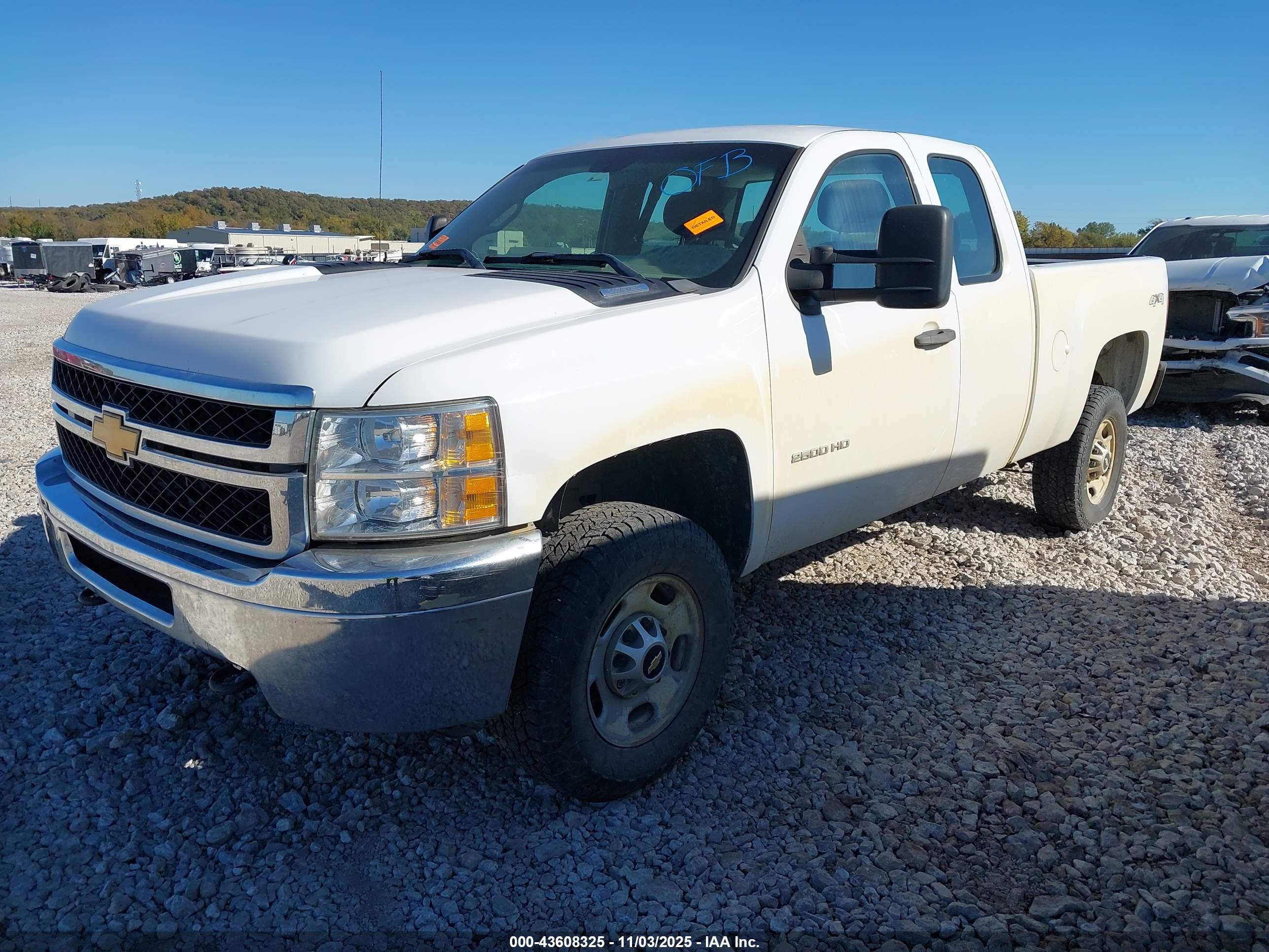 CHEVROLET SILVERADO image 6