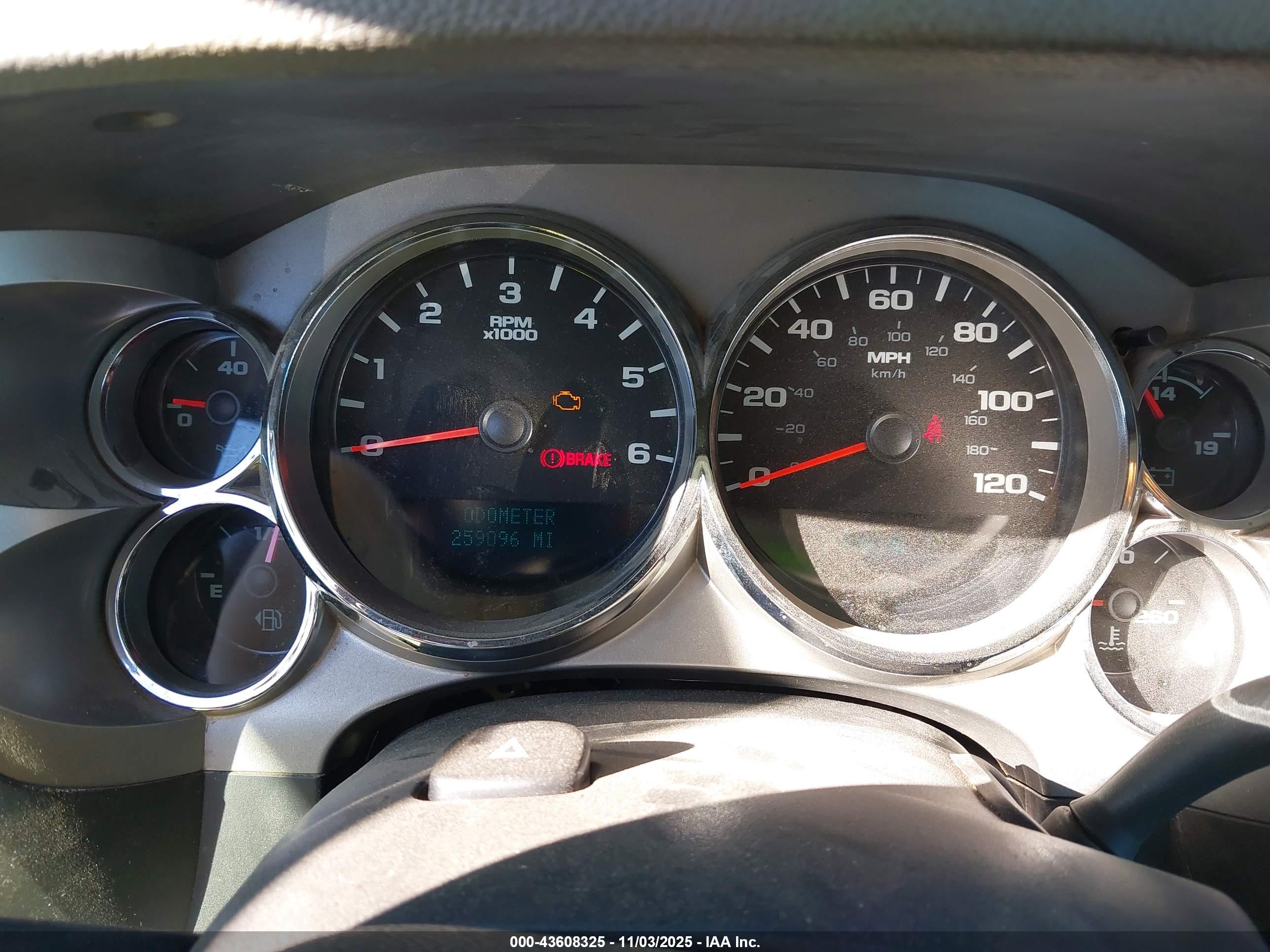 CHEVROLET SILVERADO image 7