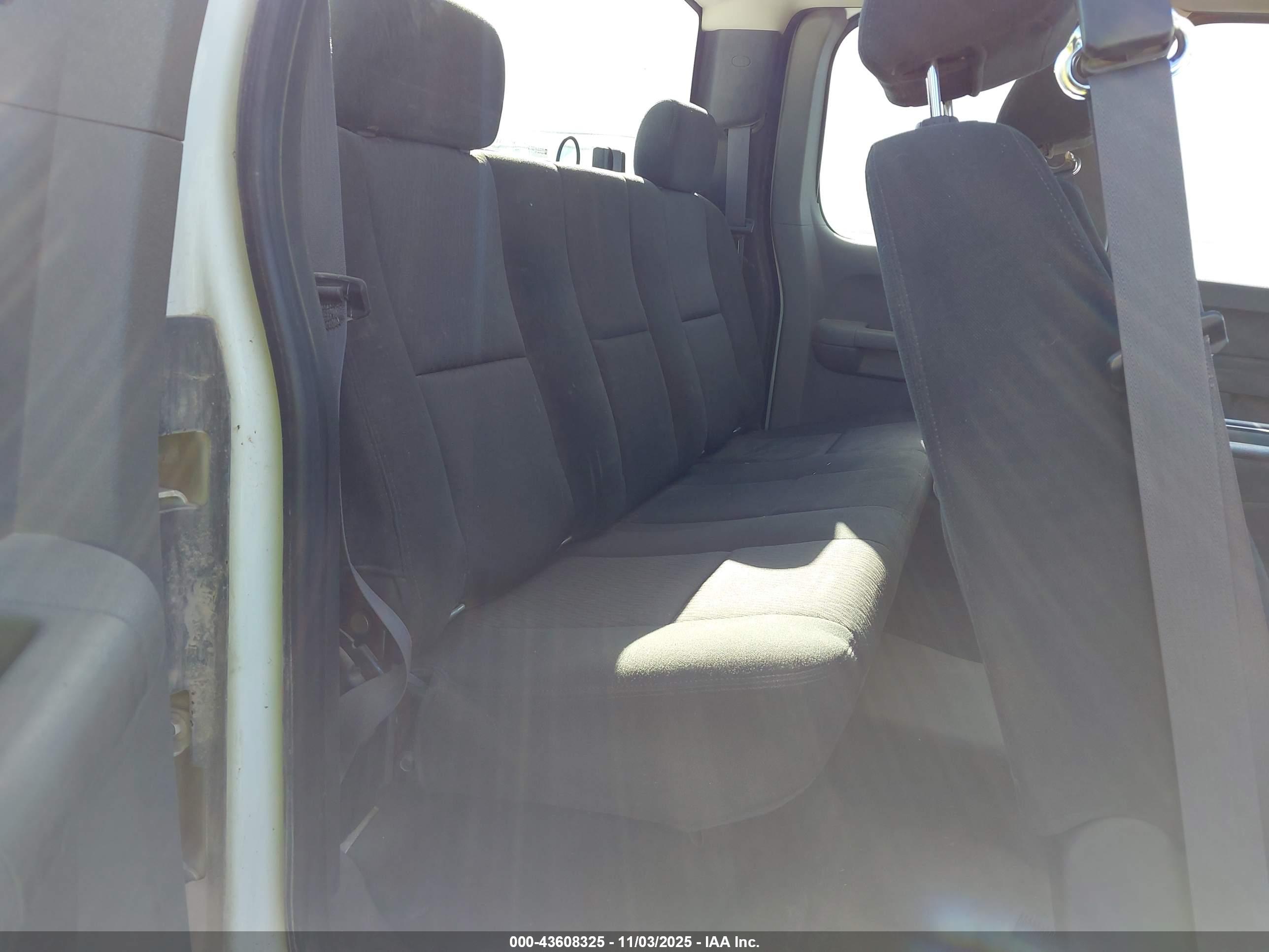 CHEVROLET SILVERADO image 8
