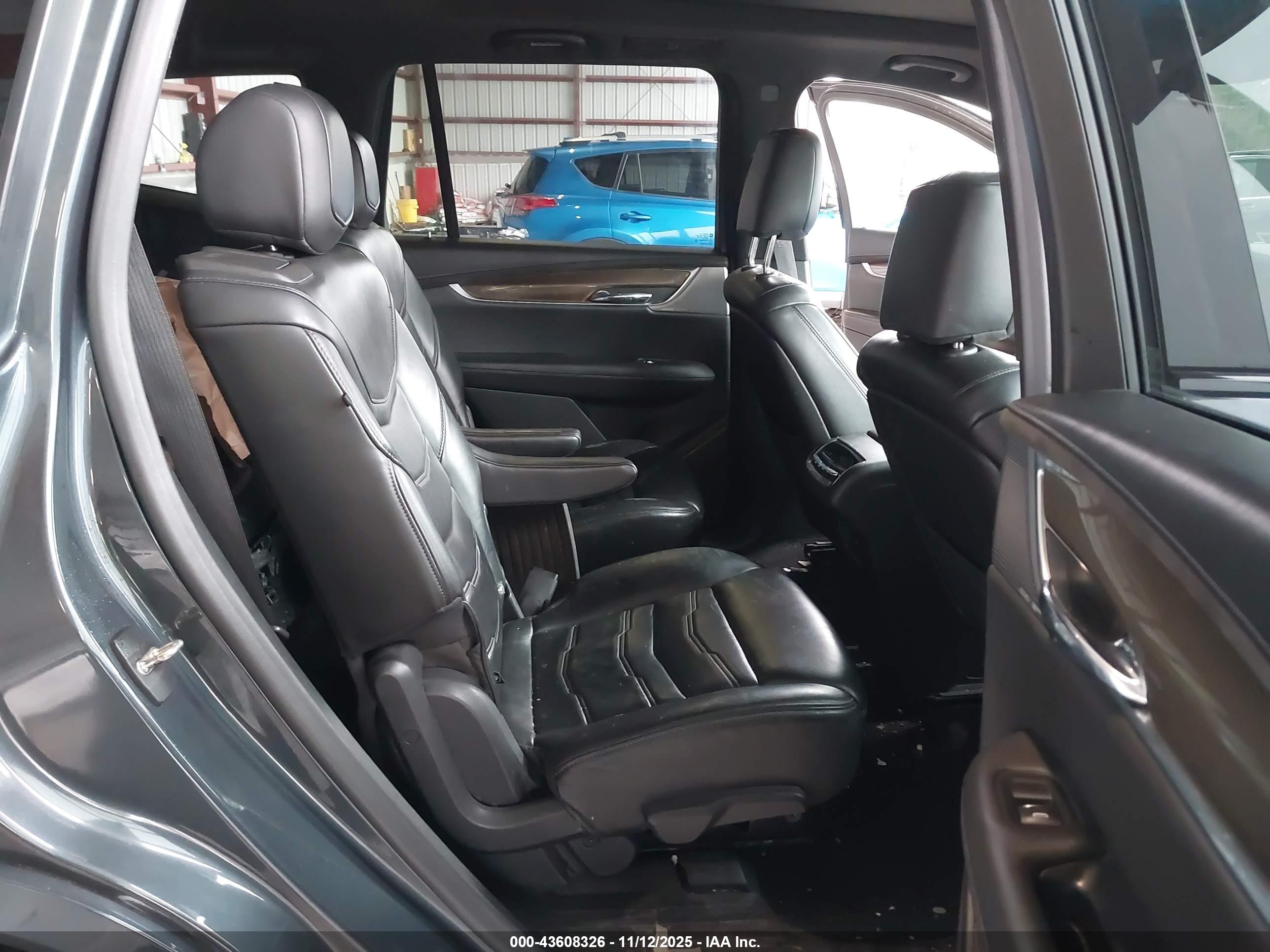 CADILLAC XT6 image 8