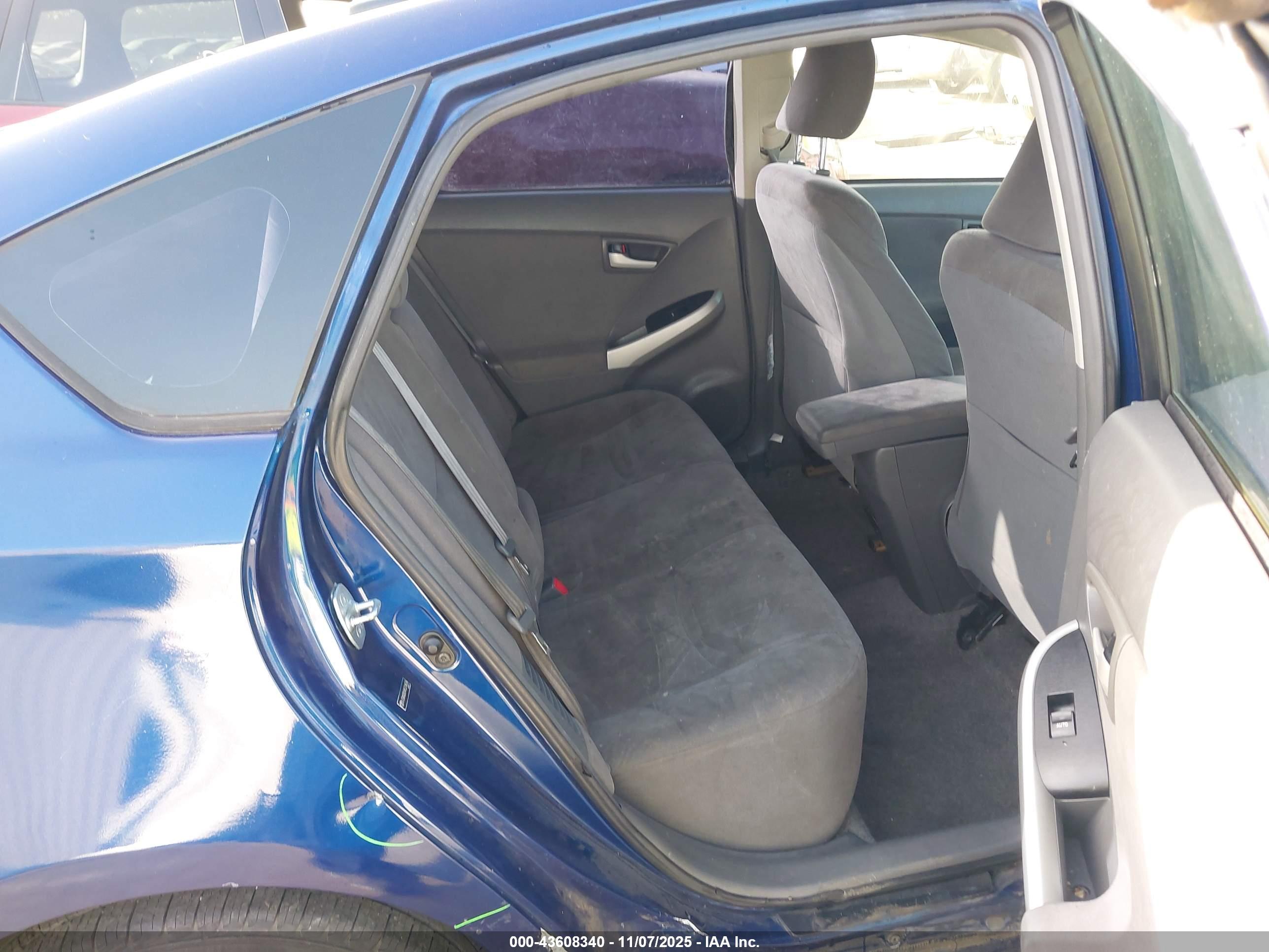 TOYOTA PRIUS image 8