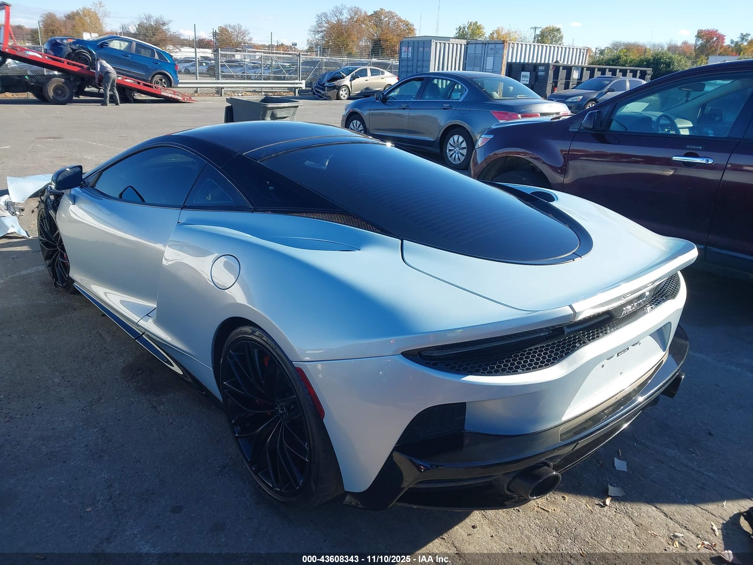 MCLAREN GT image 3