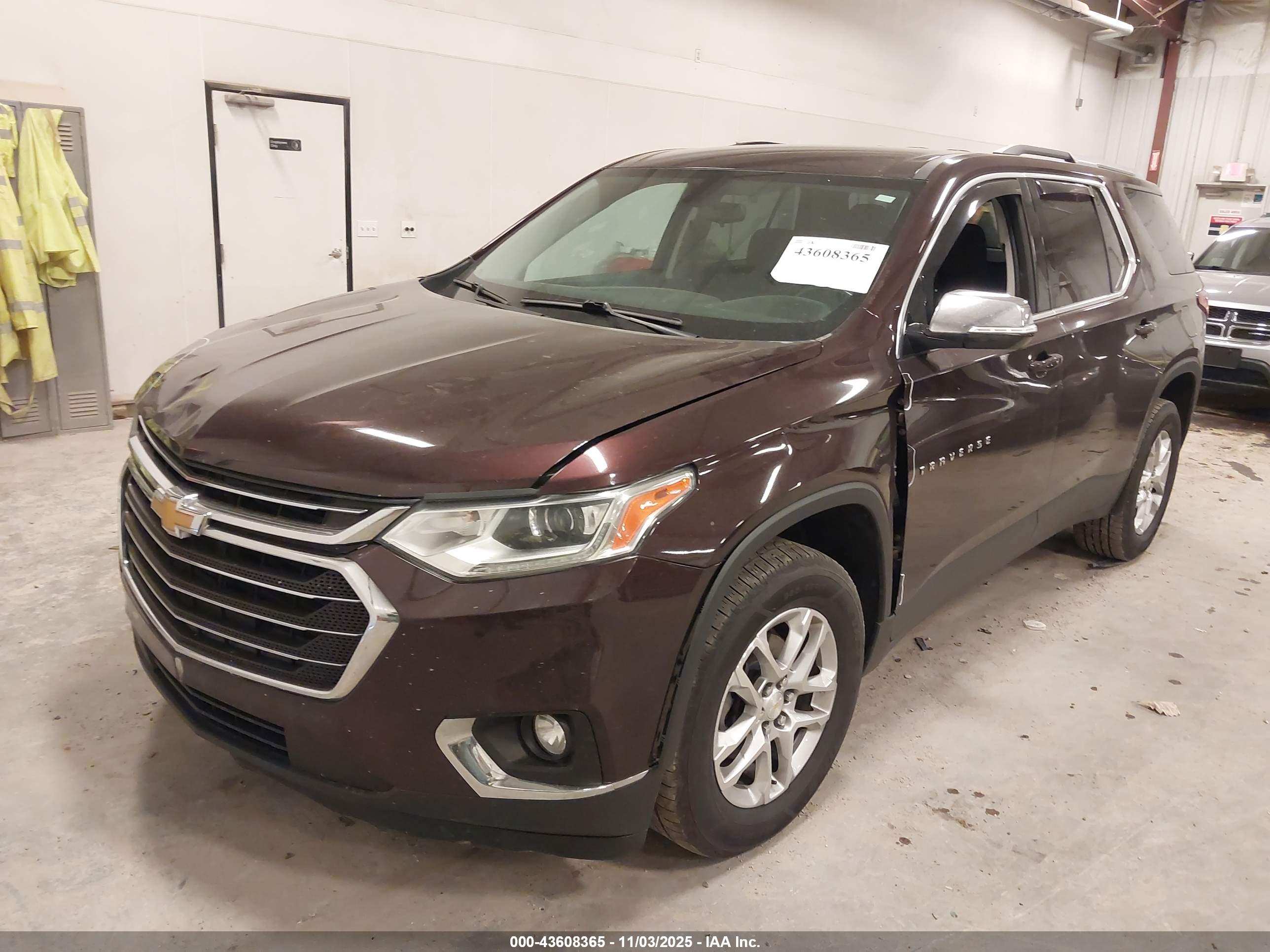 CHEVROLET TRAVERSE image 2
