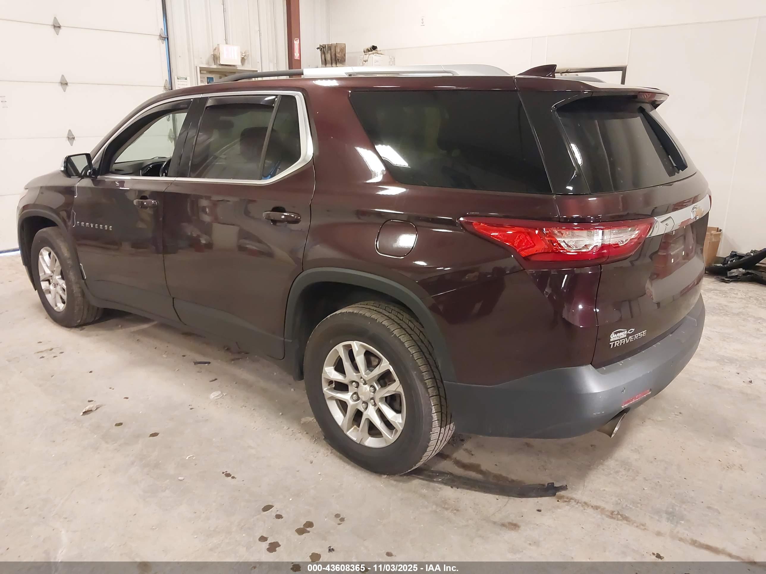 CHEVROLET TRAVERSE image 3