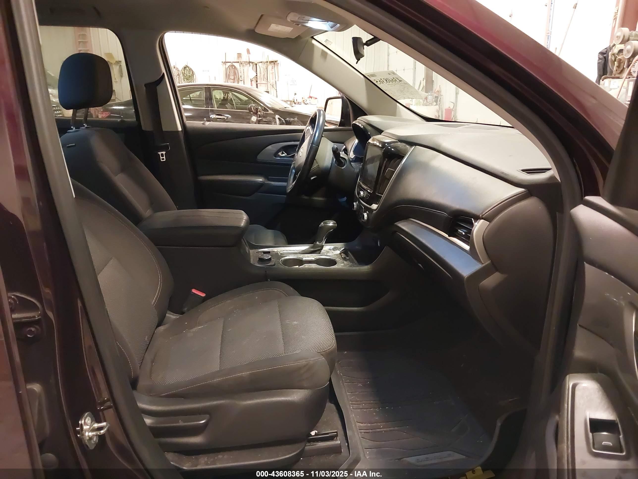 CHEVROLET TRAVERSE image 5