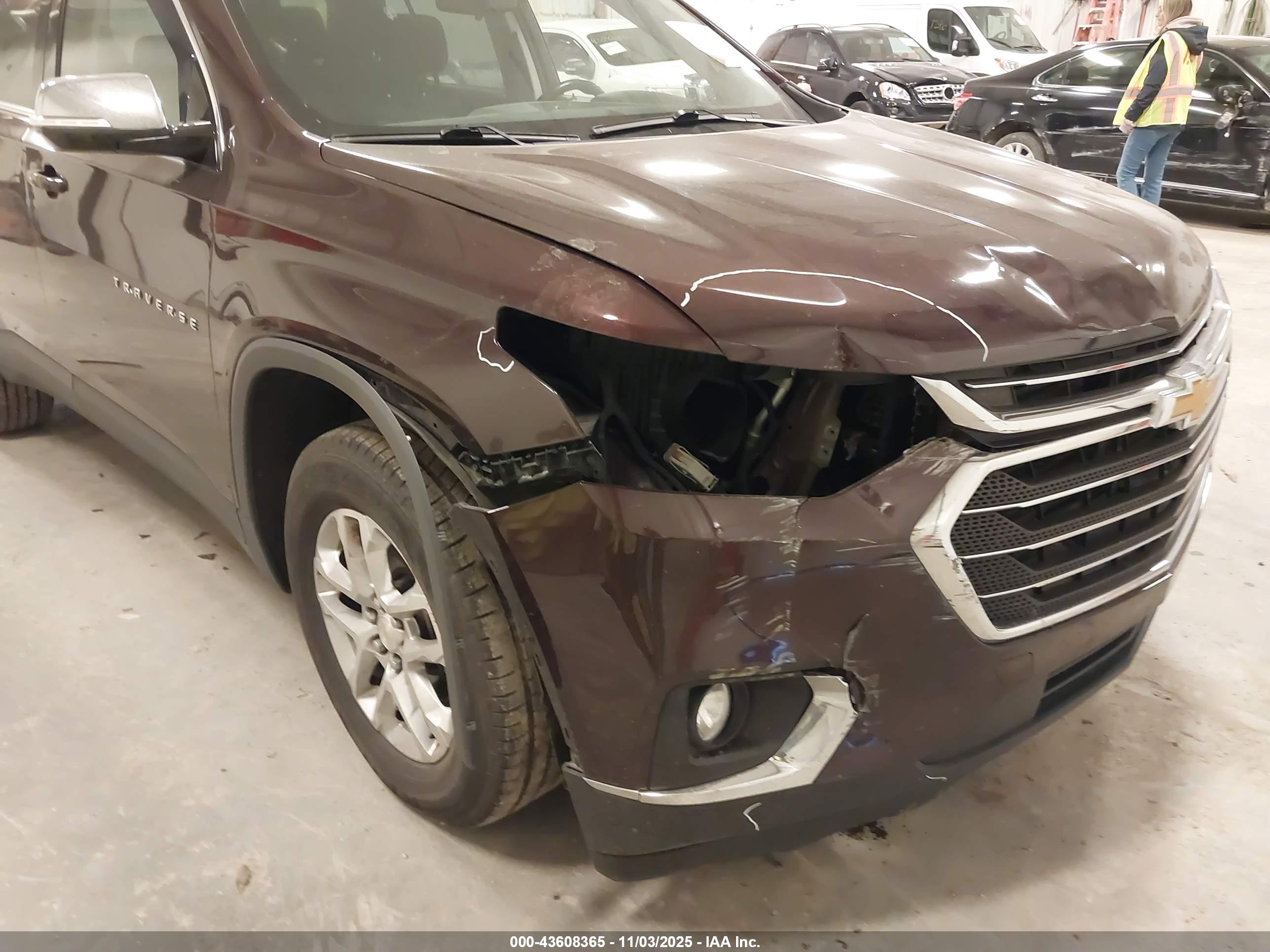 CHEVROLET TRAVERSE image 6