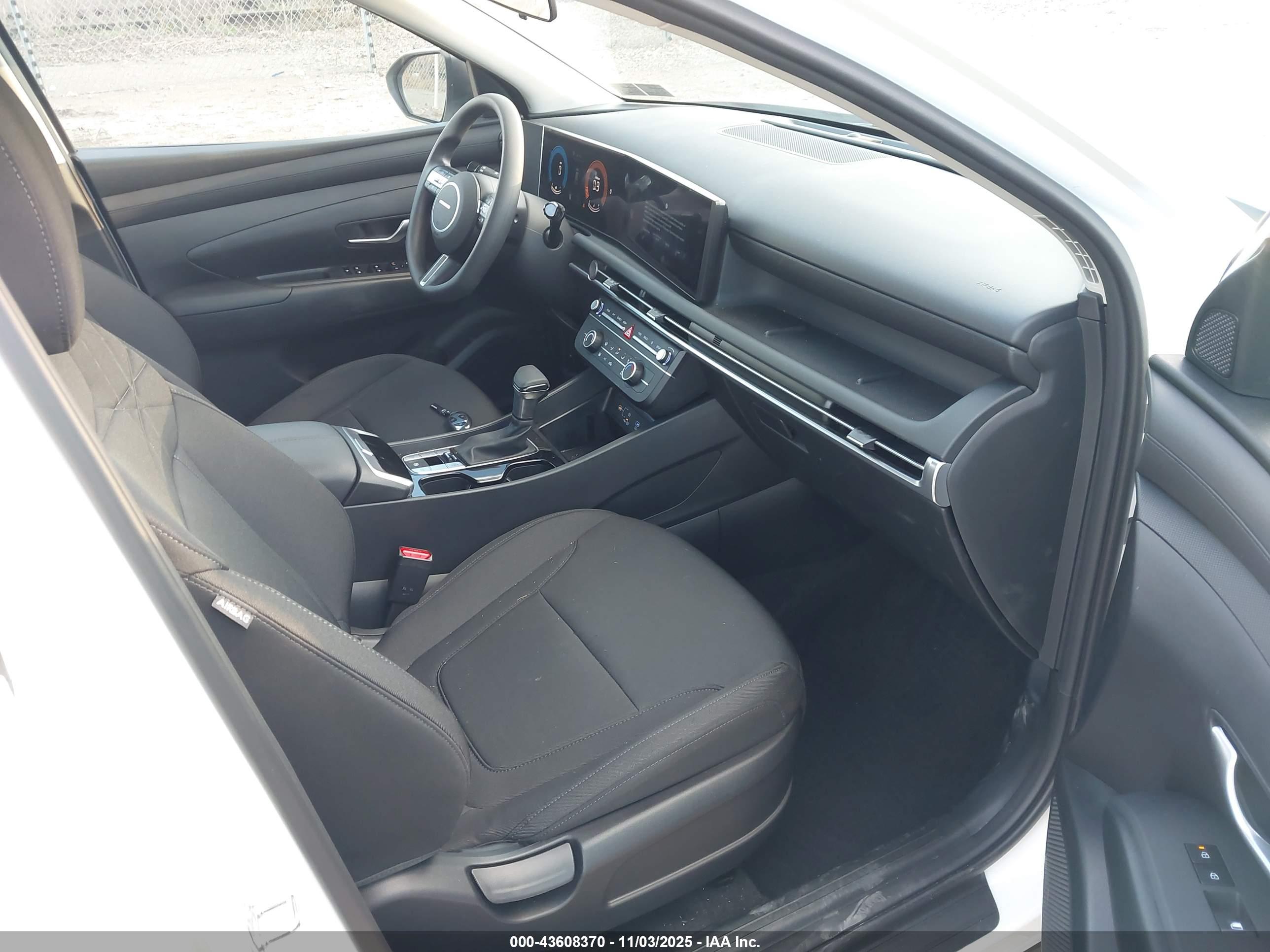 HYUNDAI TUCSON image 5