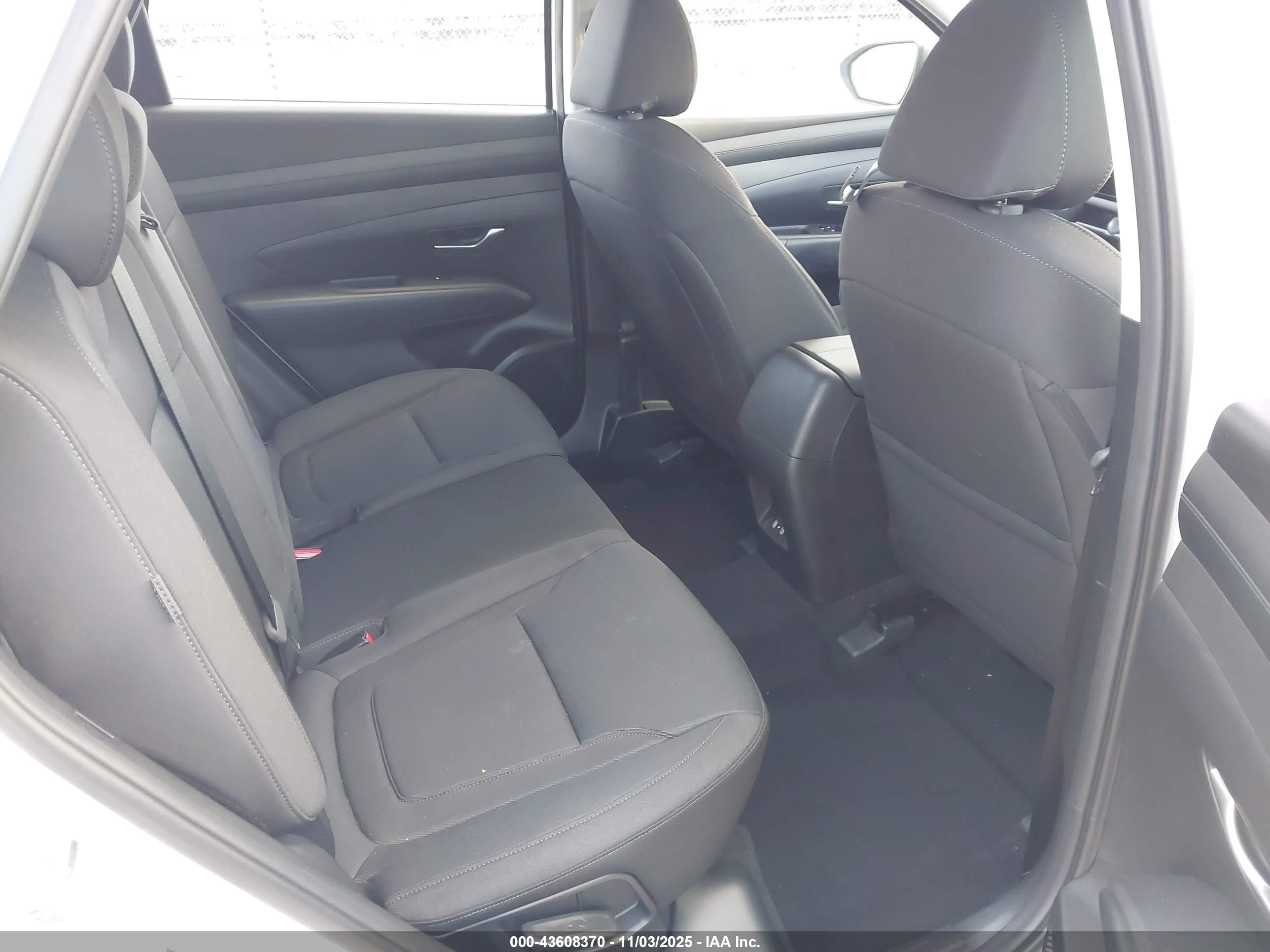 HYUNDAI TUCSON image 8