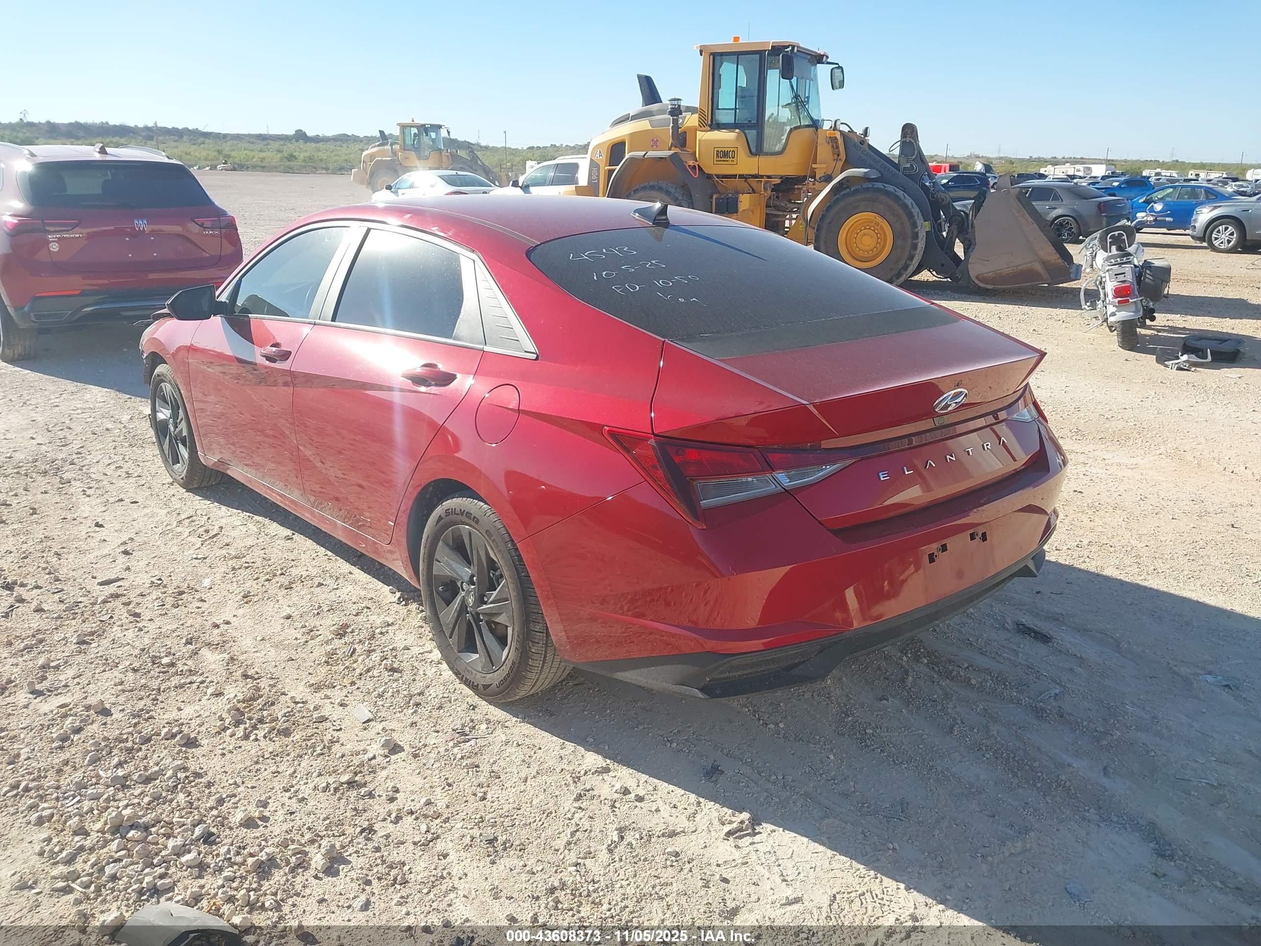 HYUNDAI ELANTRA image 3