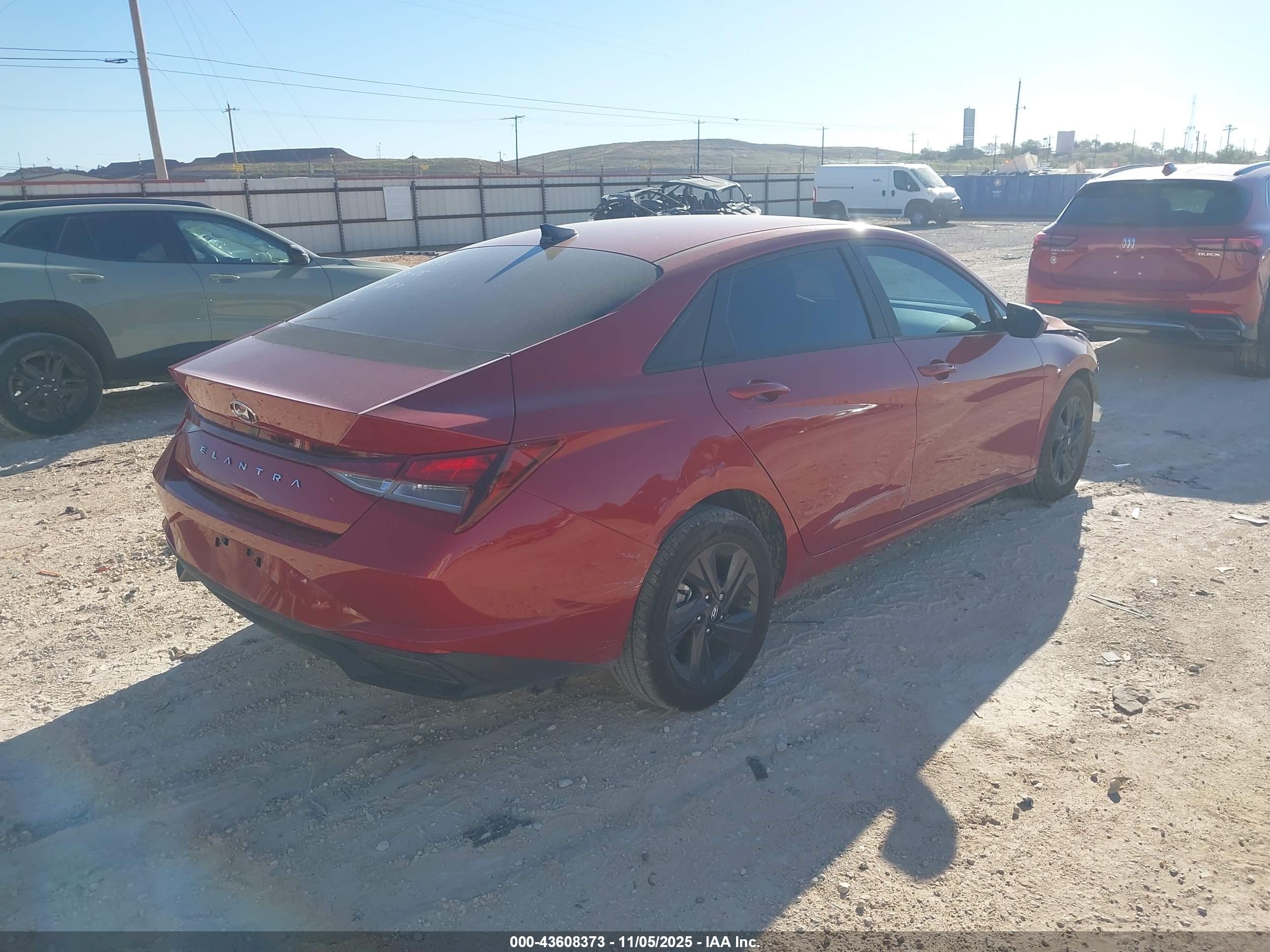 HYUNDAI ELANTRA image 4