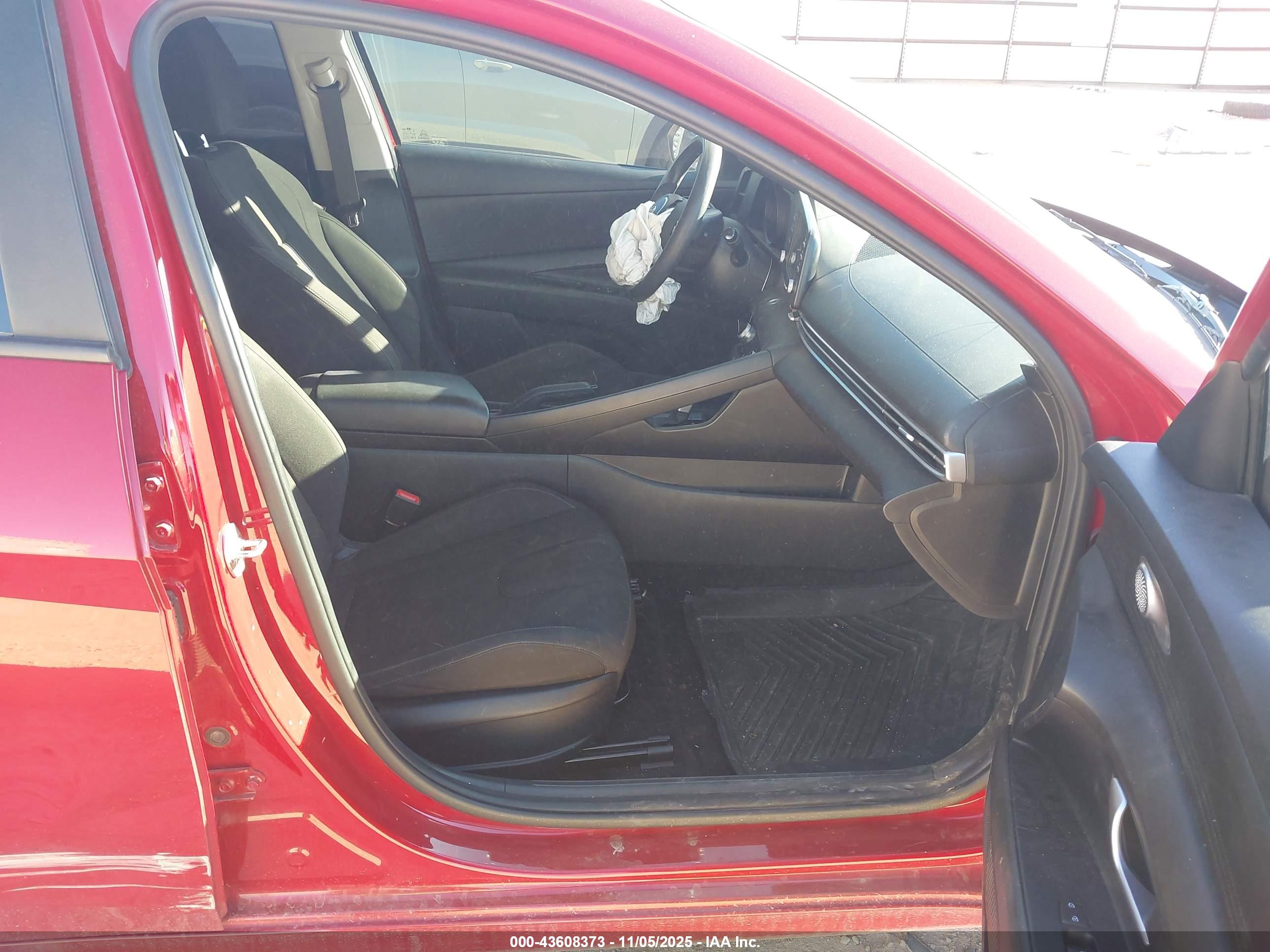 HYUNDAI ELANTRA image 5