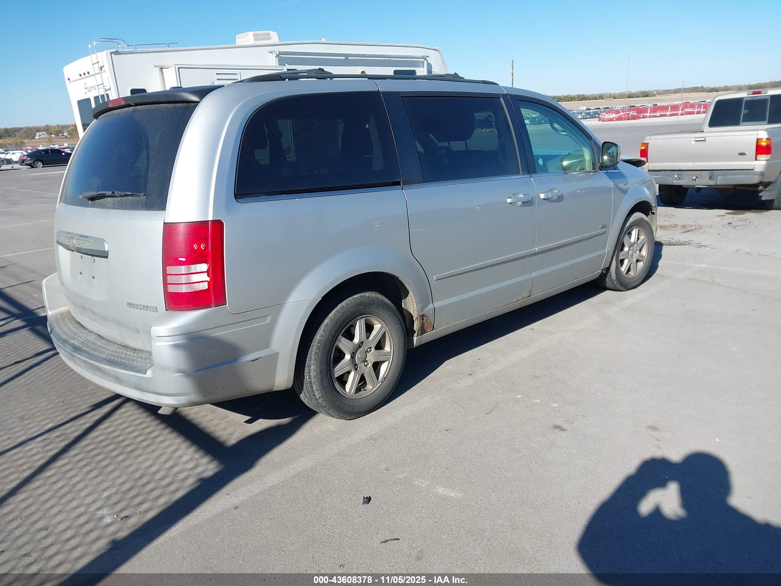 CHRYSLER TOWN image 4
