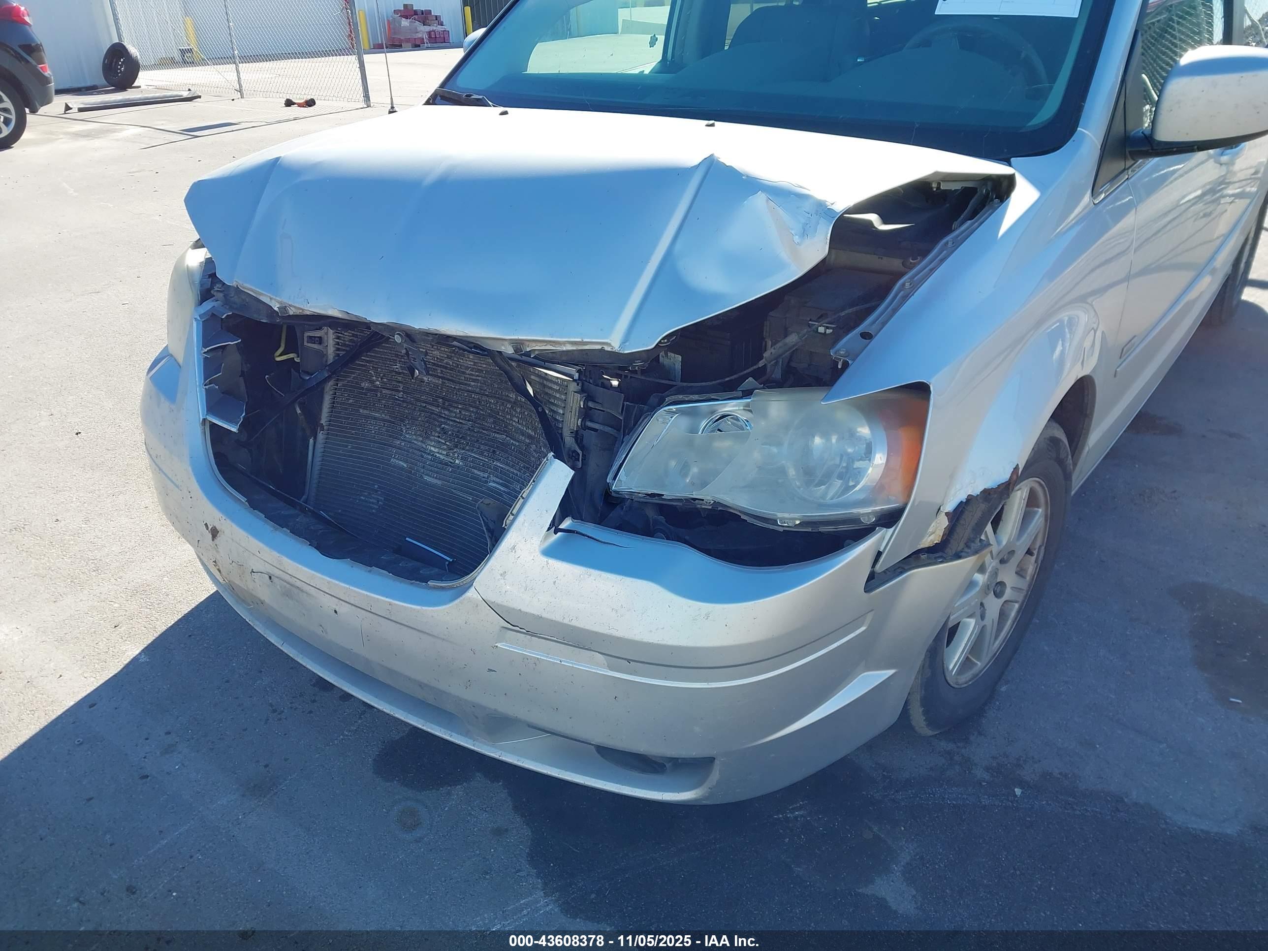 CHRYSLER TOWN image 6